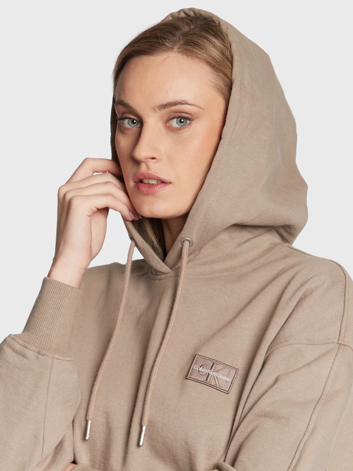 detail Calvin Klein dámska béžová mikina