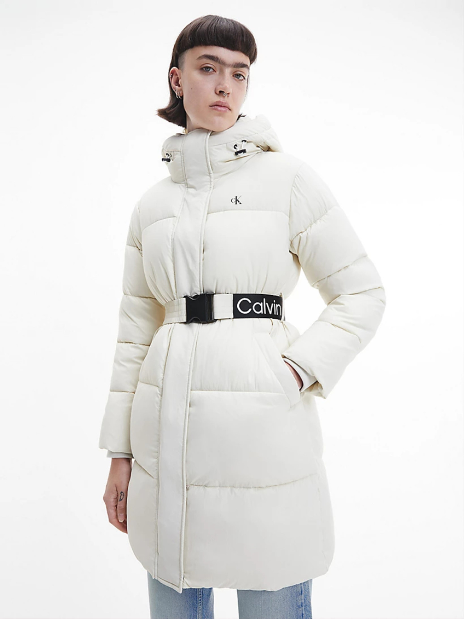 detail Calvin Klein dámska krémová bunda