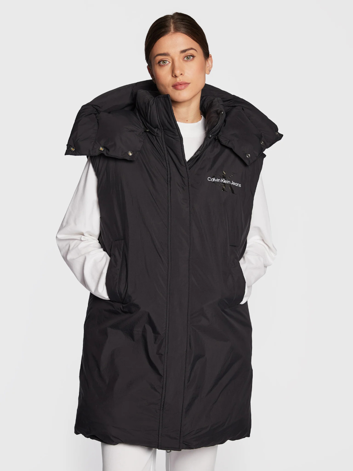 detail Calvin Klein dámska čierna vesta