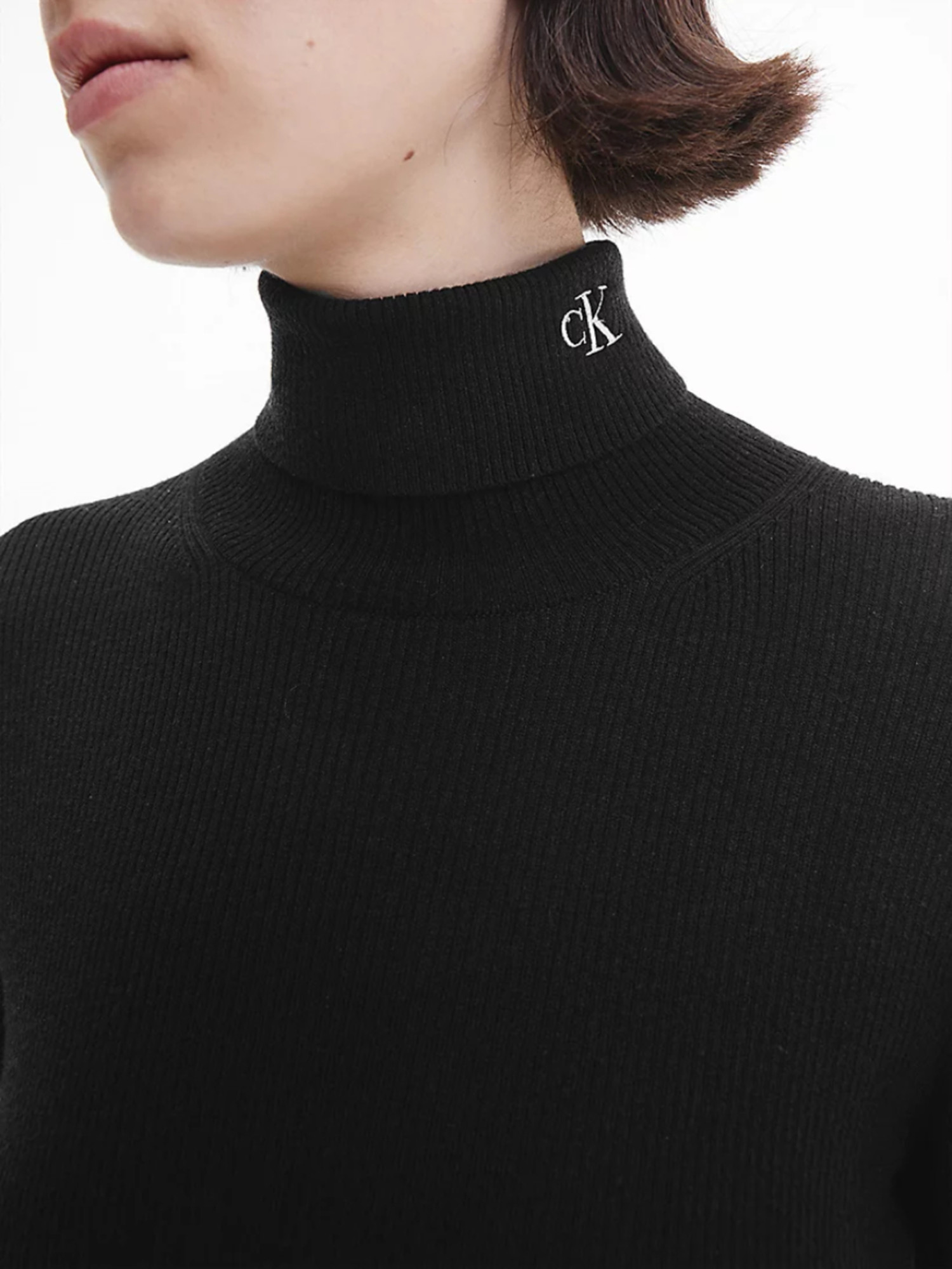 detail Calvin Klein dámska čierne vlnené šaty