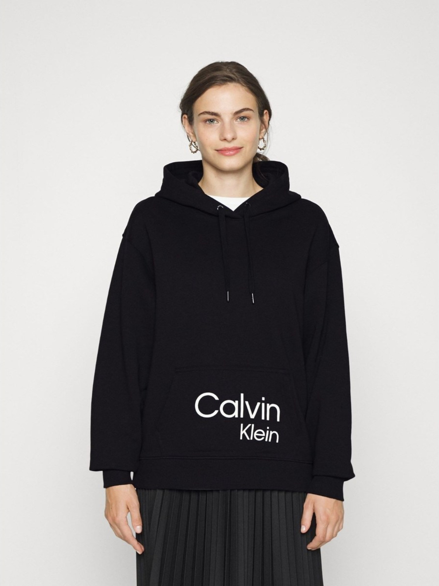 detail Calvin Klein dámska čierna mikina Oversized
