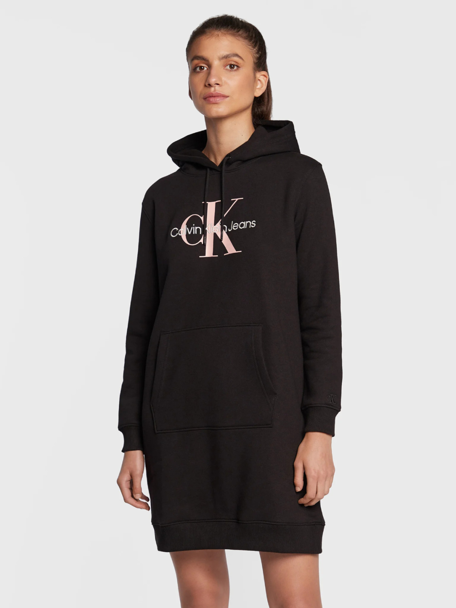 detail Calvin Klein dámske čierne teplákové šaty