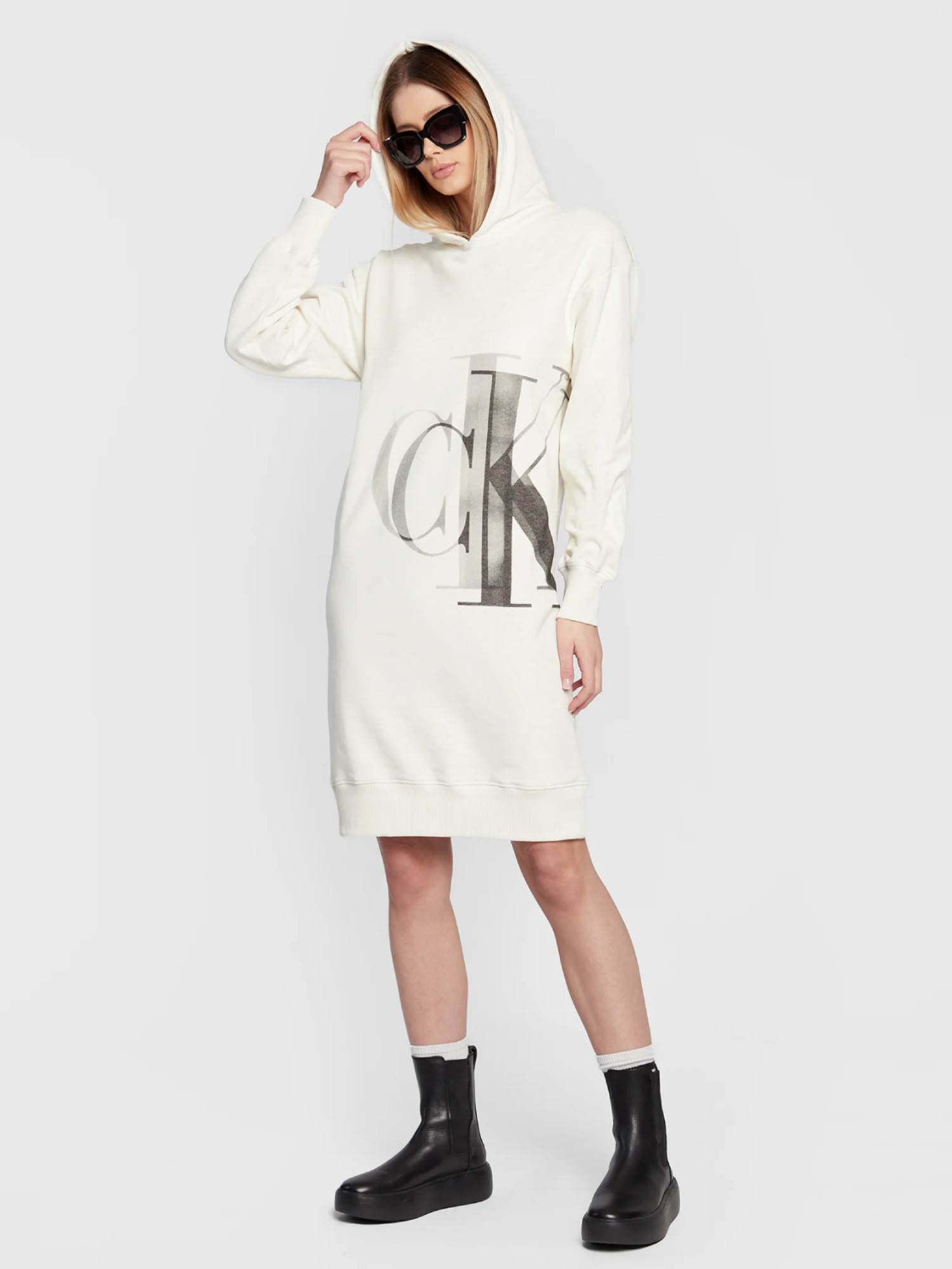 detail Calvin Klein dámske béžové šaty