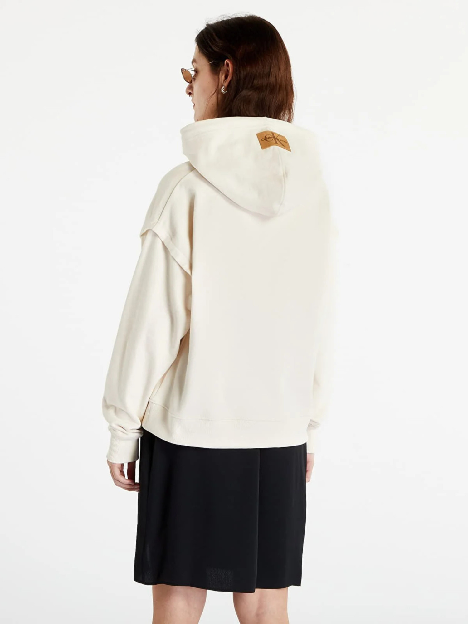 detail Calvin Klein dámska béžová mikina