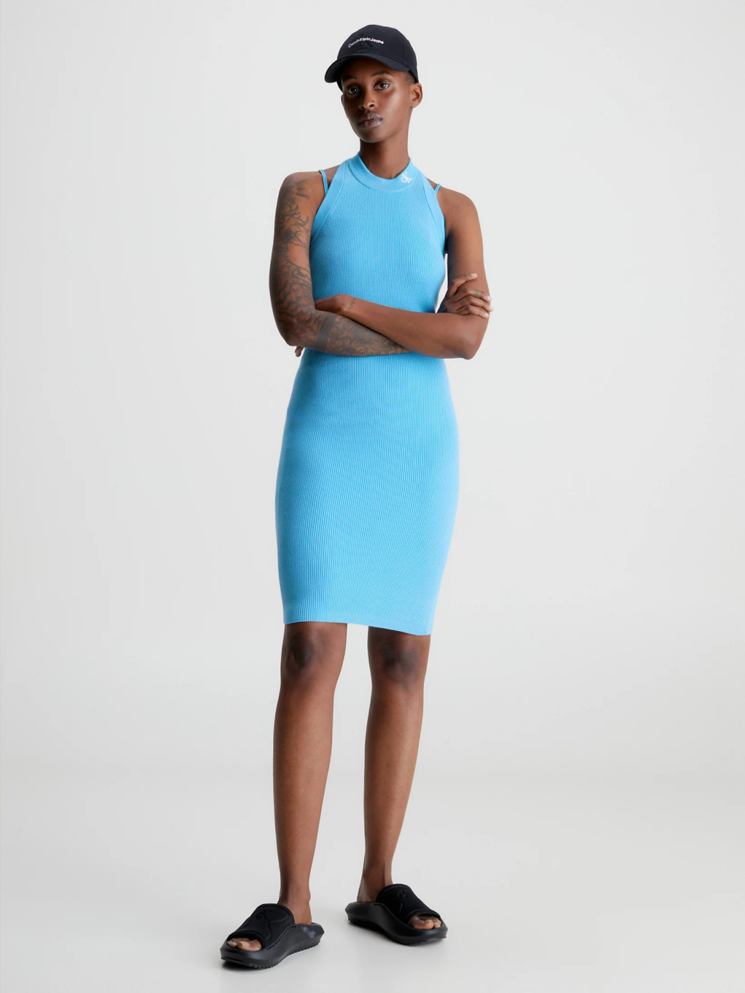 detail Calvin Klein dámske modré šaty HALTERNECK KNITTED DRESS