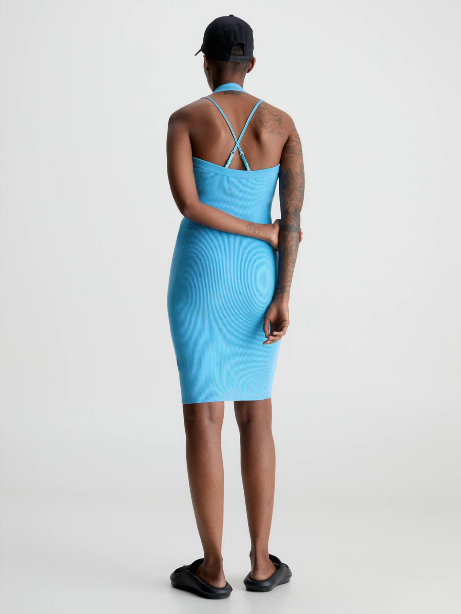 detail Calvin Klein dámske modré šaty HALTERNECK KNITTED DRESS