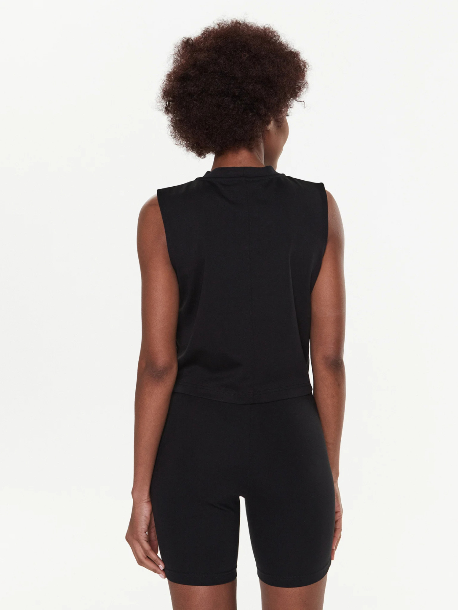 detail Calvin Klein dámsky čierny top