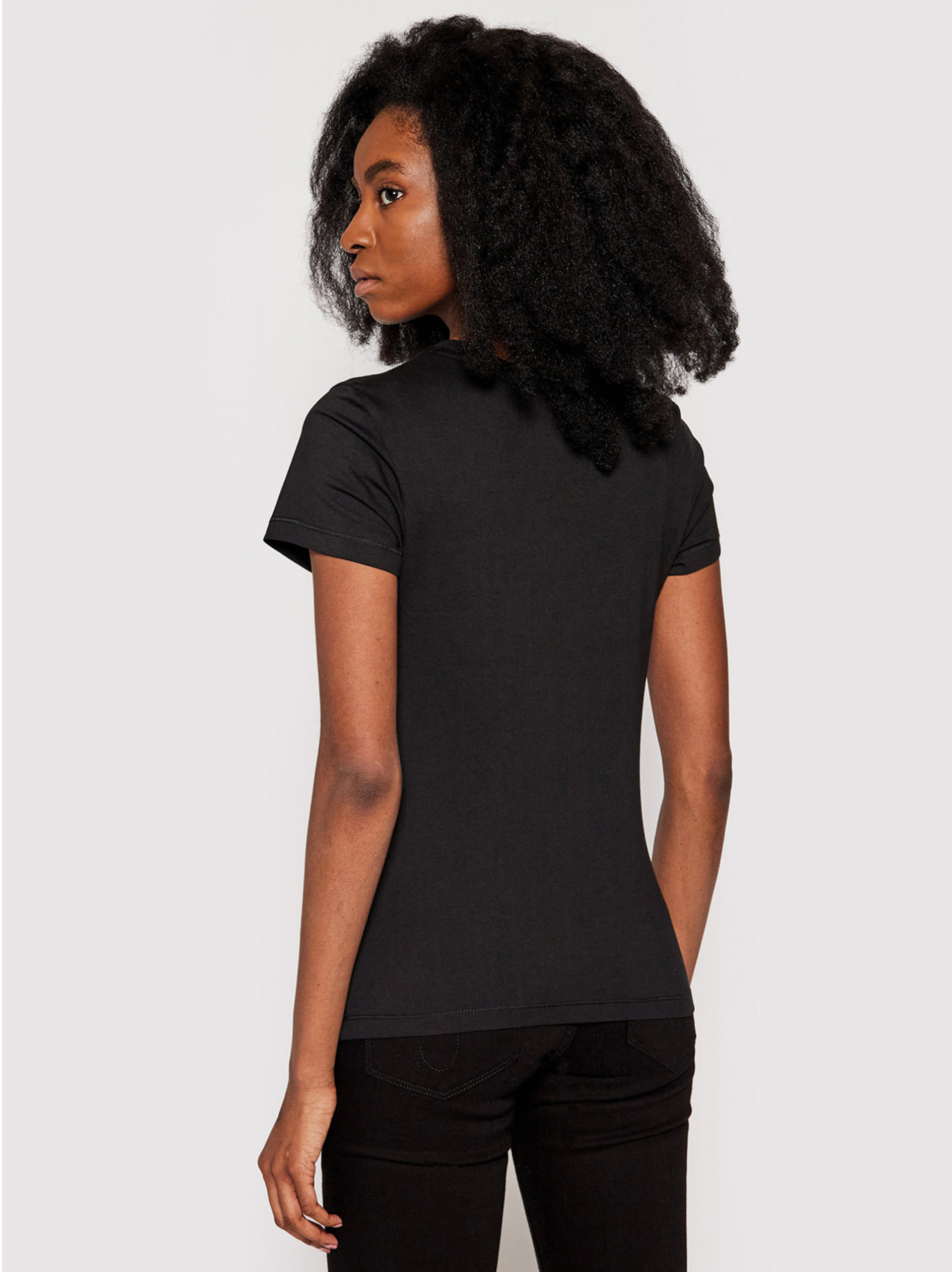 detail Calvin Klein dámske čierne tričko Embroidery