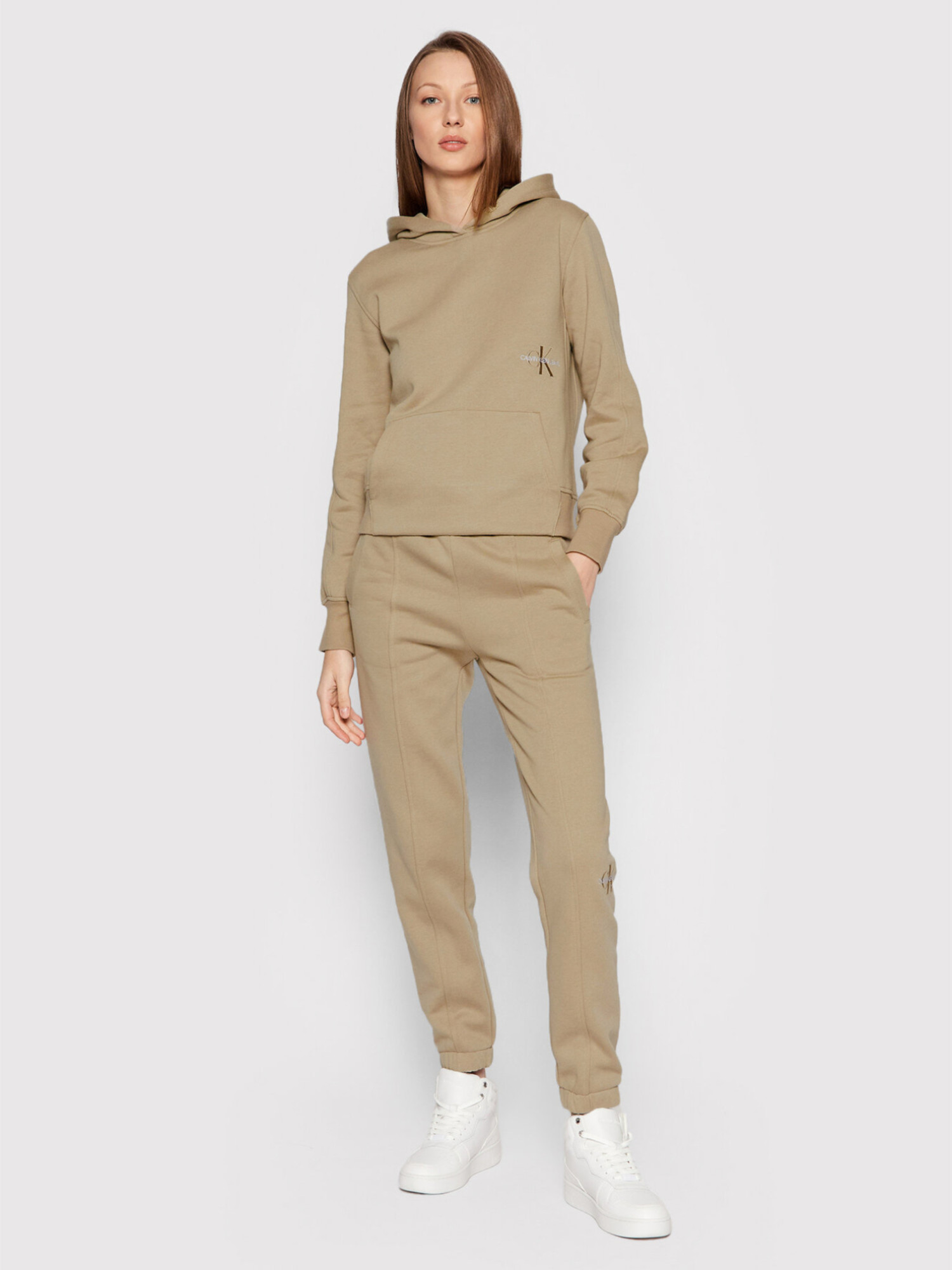 detail Calvin Klein dámske béžové tepláky