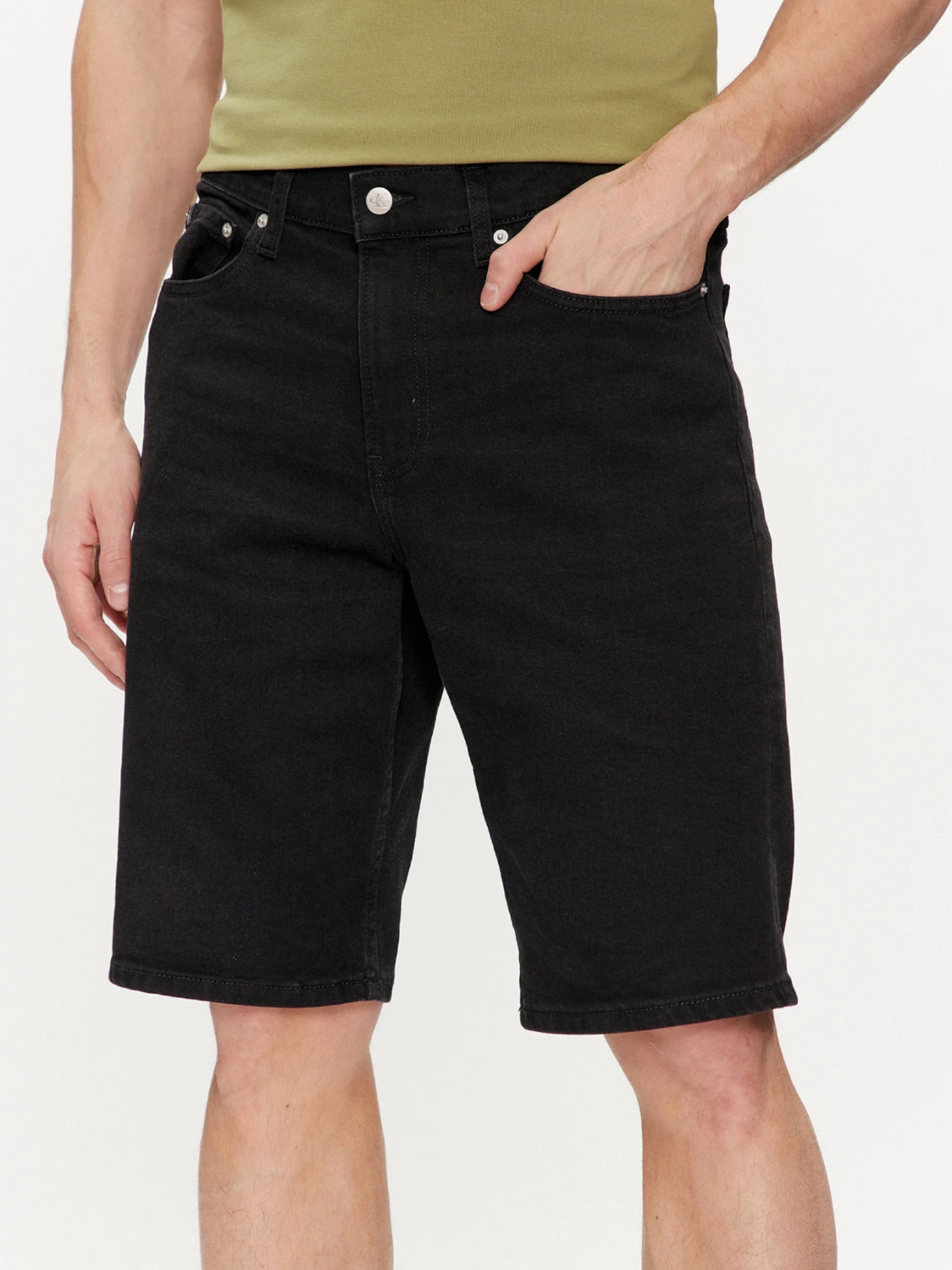 detail Calvin Klein pánske čierne džínsové šortky 