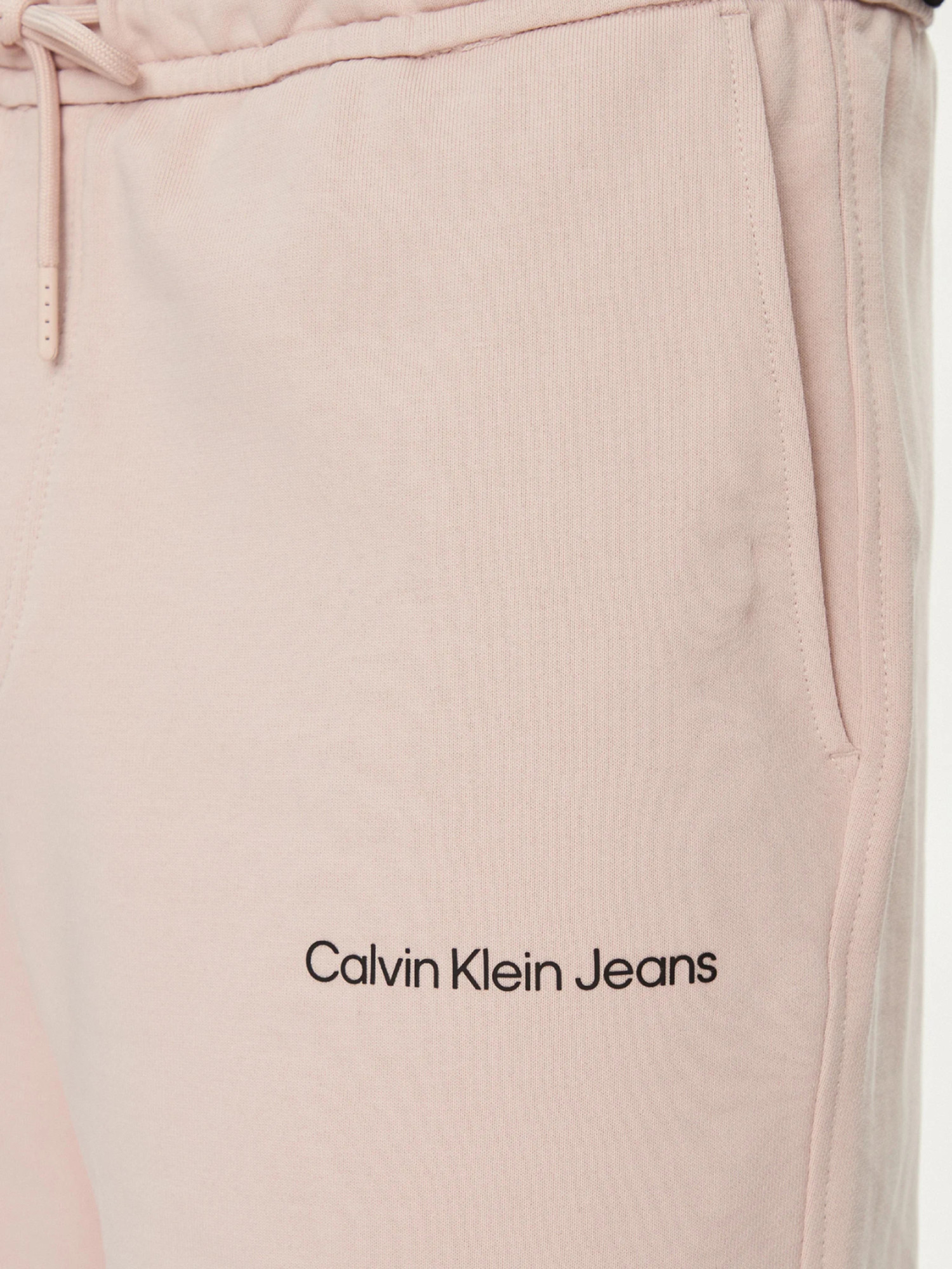 detail Calvin Klein pánske ružové šortky