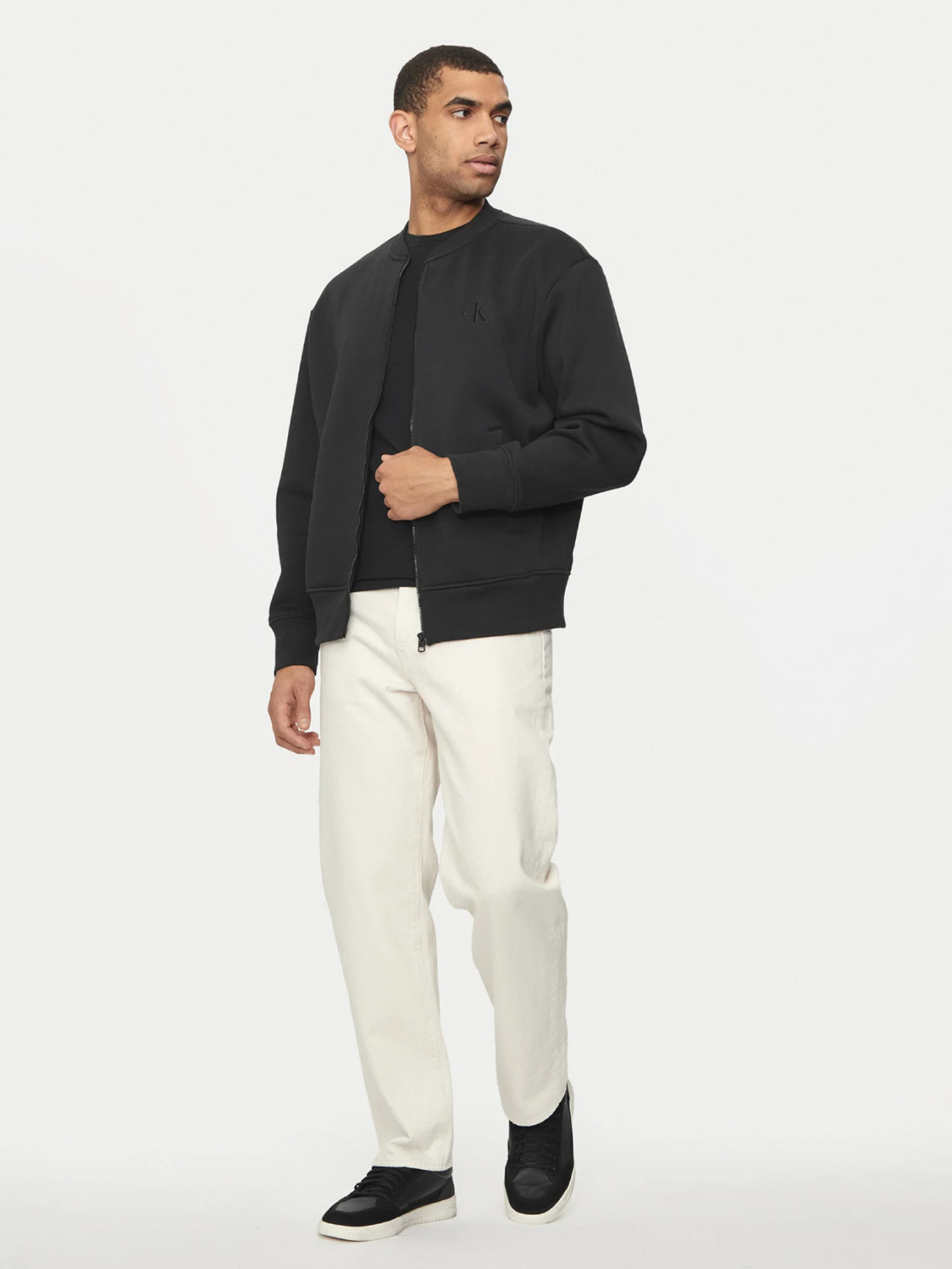 detail Calvin Klein pánska čierna mikina
