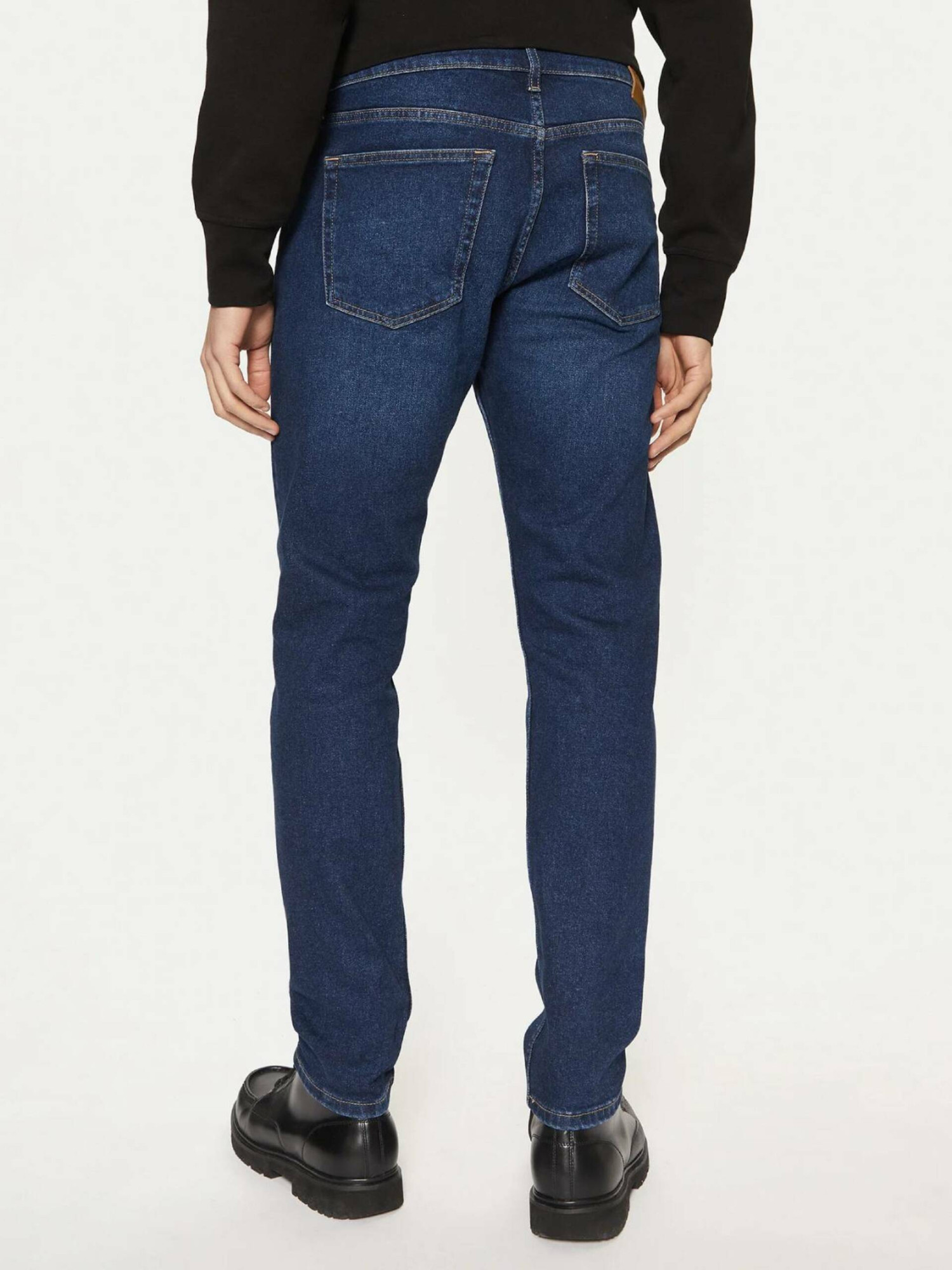 detail Calvin Klein pánske modré džínsy