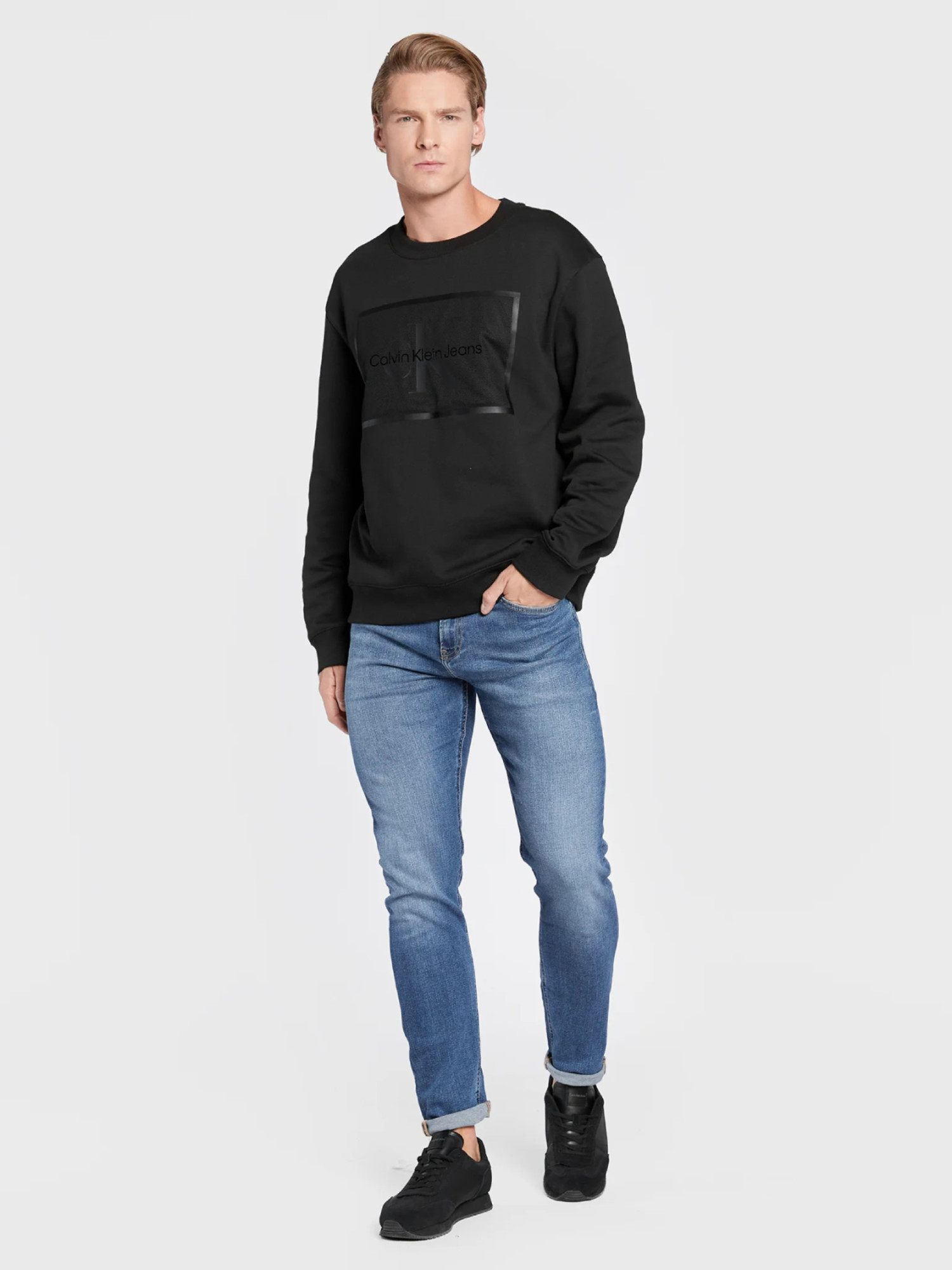 detail Calvin Klein pánska čierna mikina
