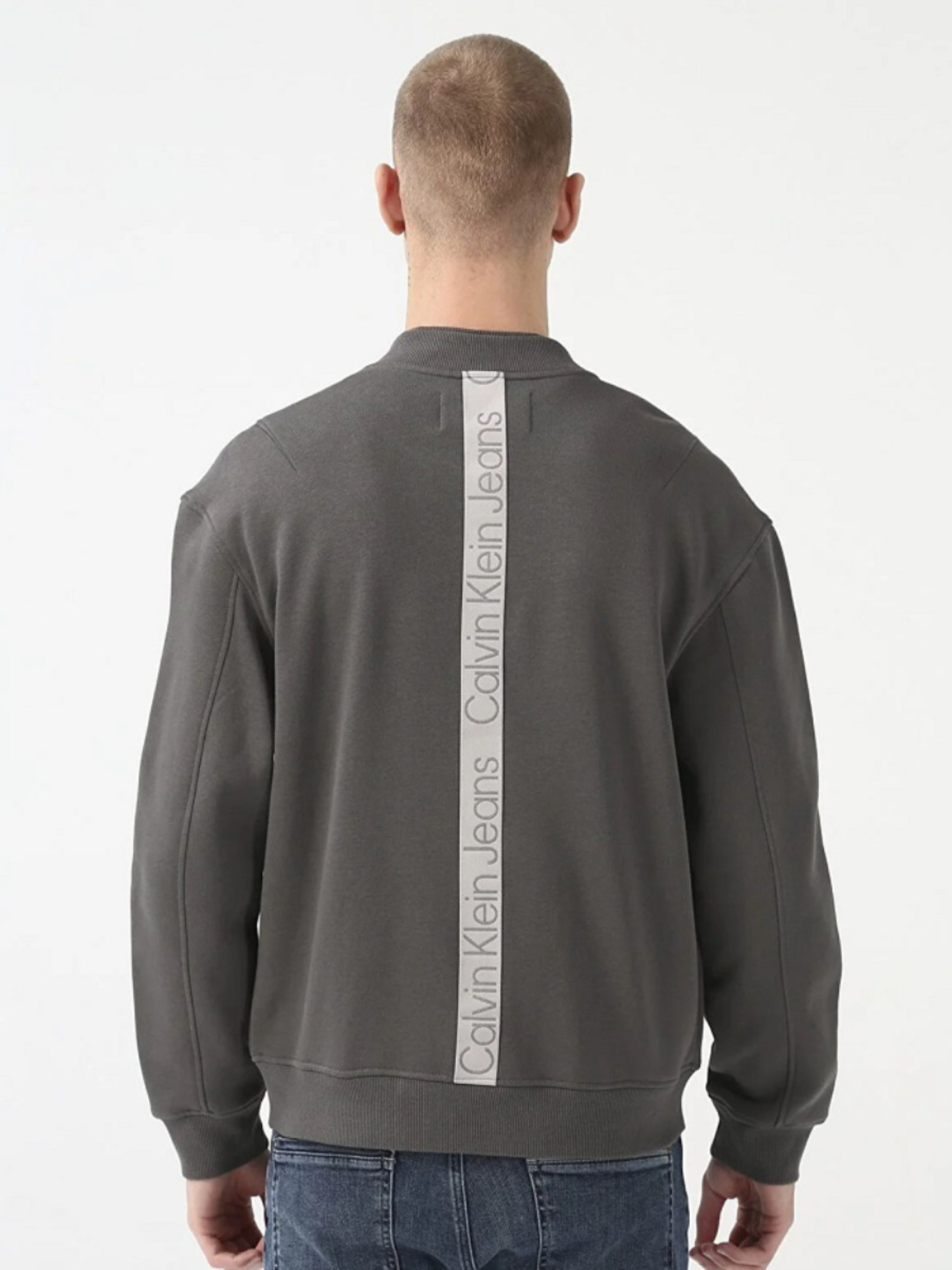 detail Calvin Klein pánska šedá mikina