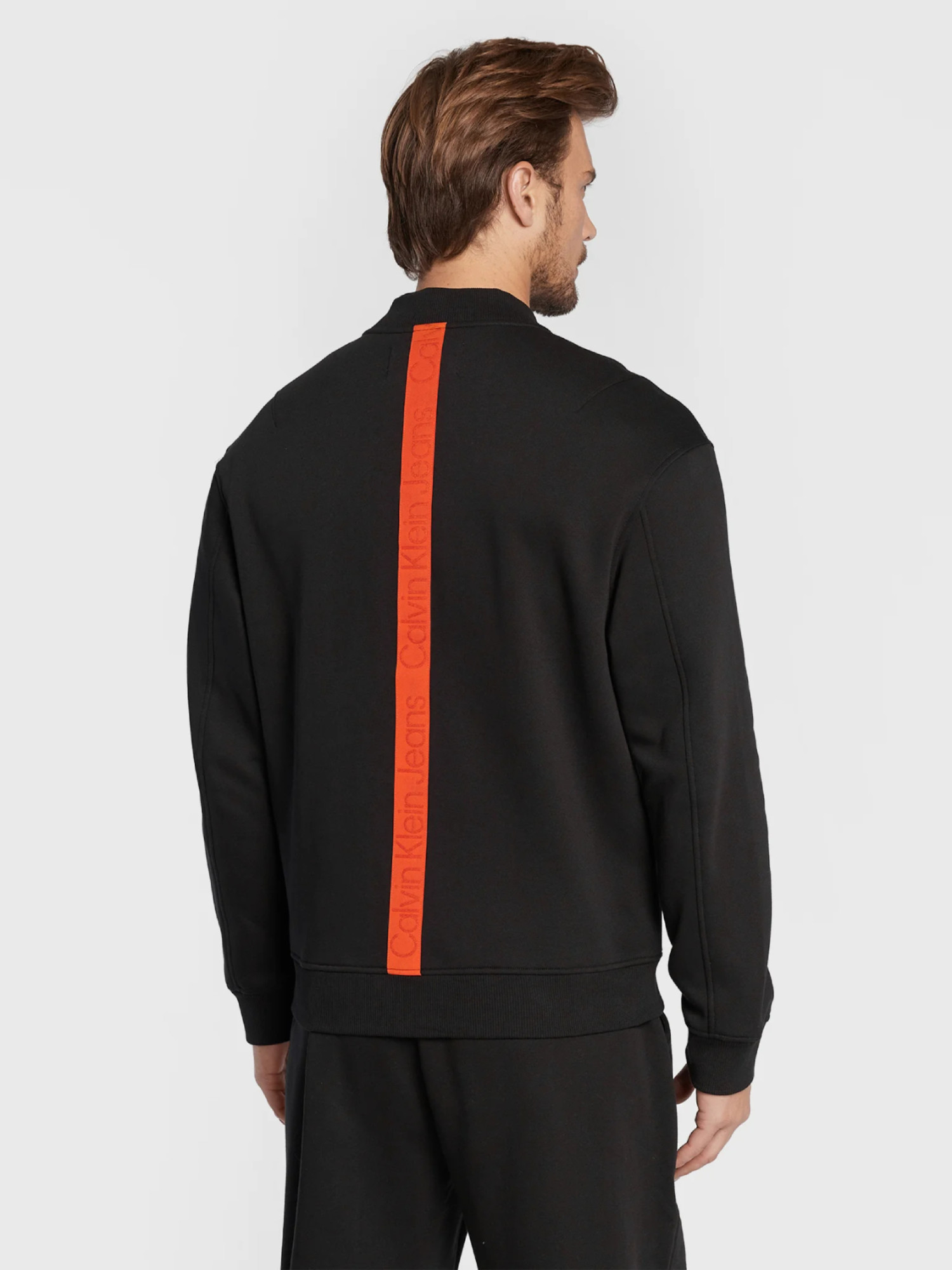 detail Calvin Klein pánska čierna mikina