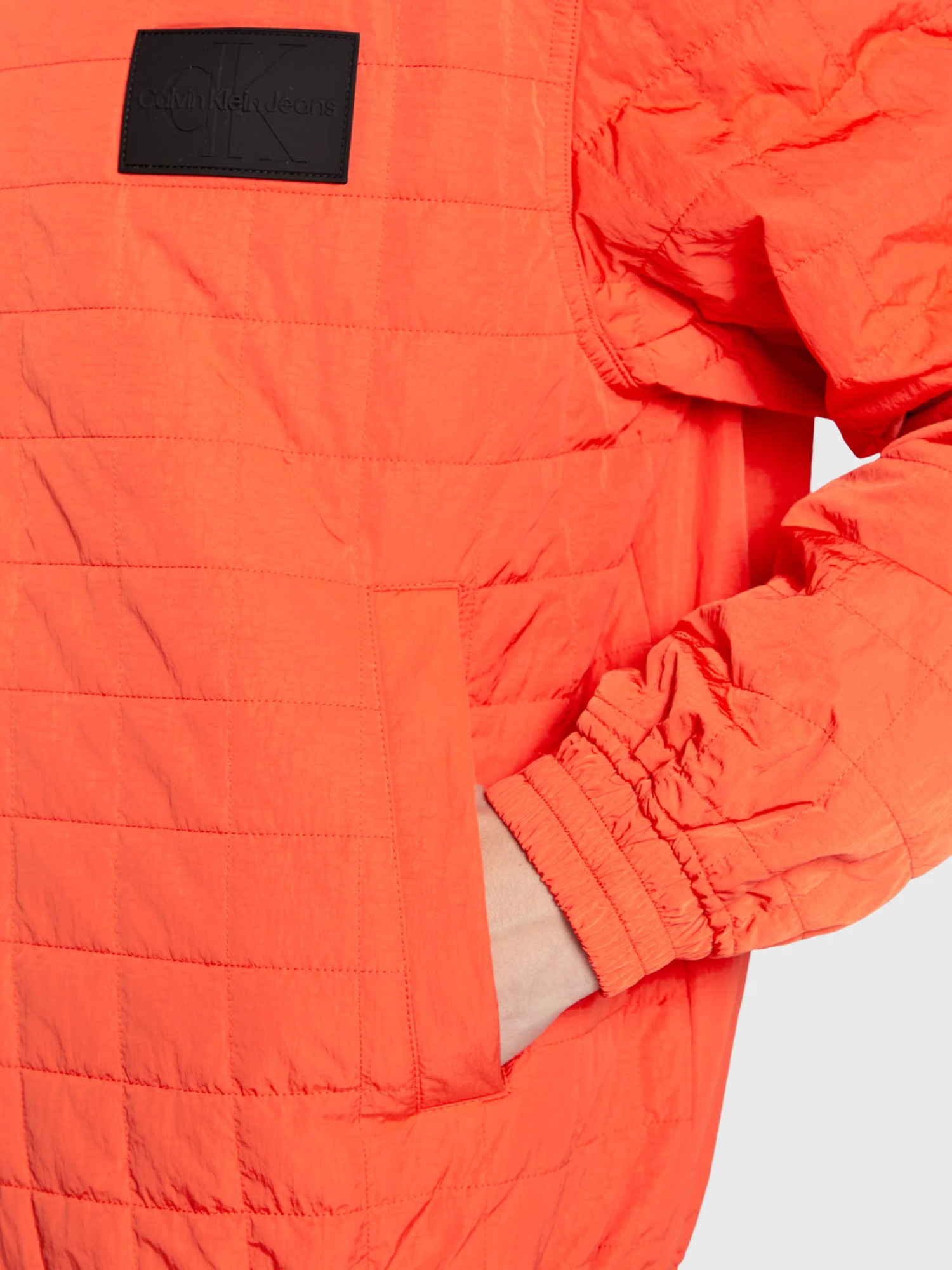 detail Calvin Klein pánsky koralový bomber