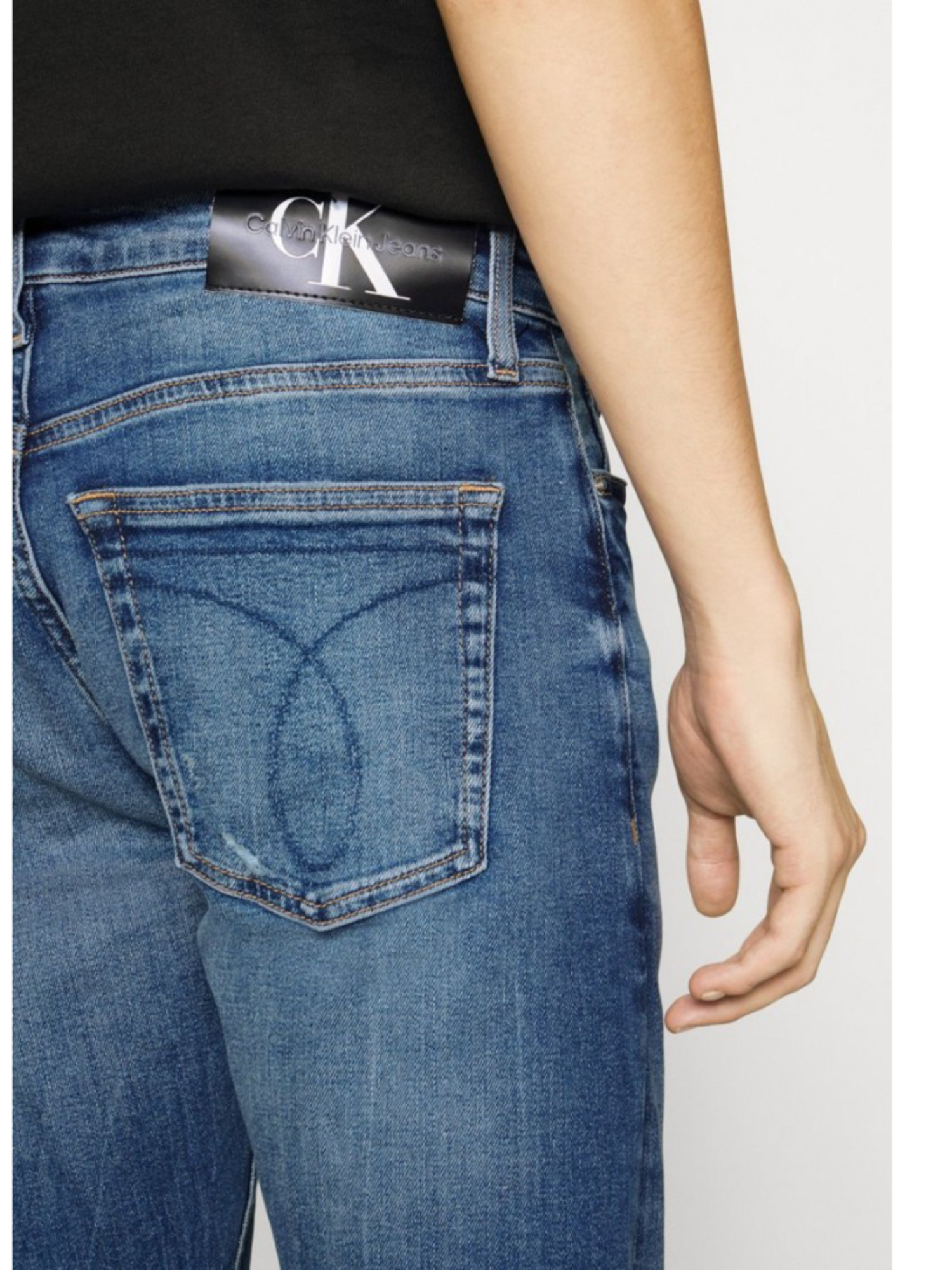 detail Calvin Klein pánske modré džínsy SLIM