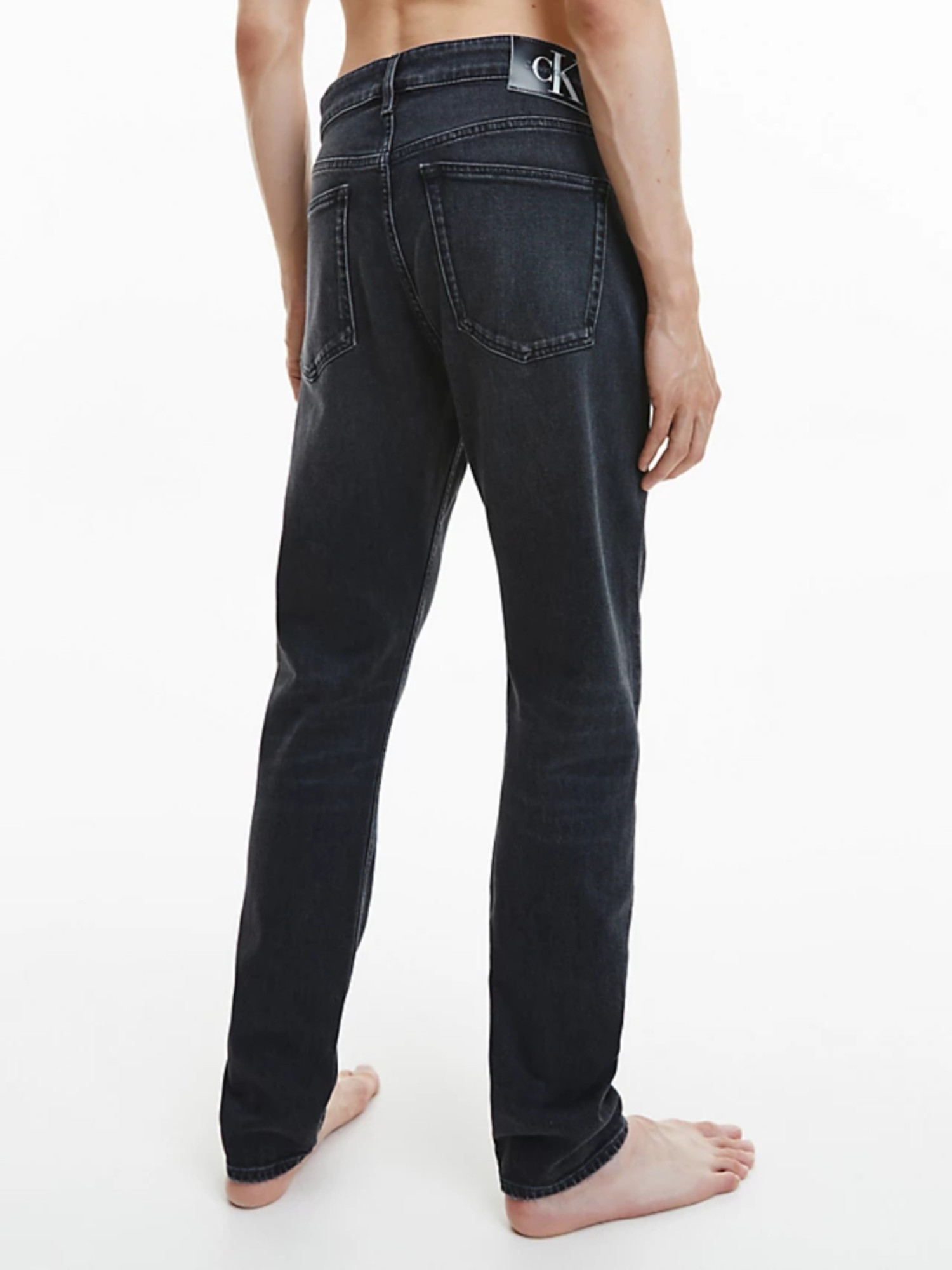 detail Calvin Klein pánske čierne džínsy