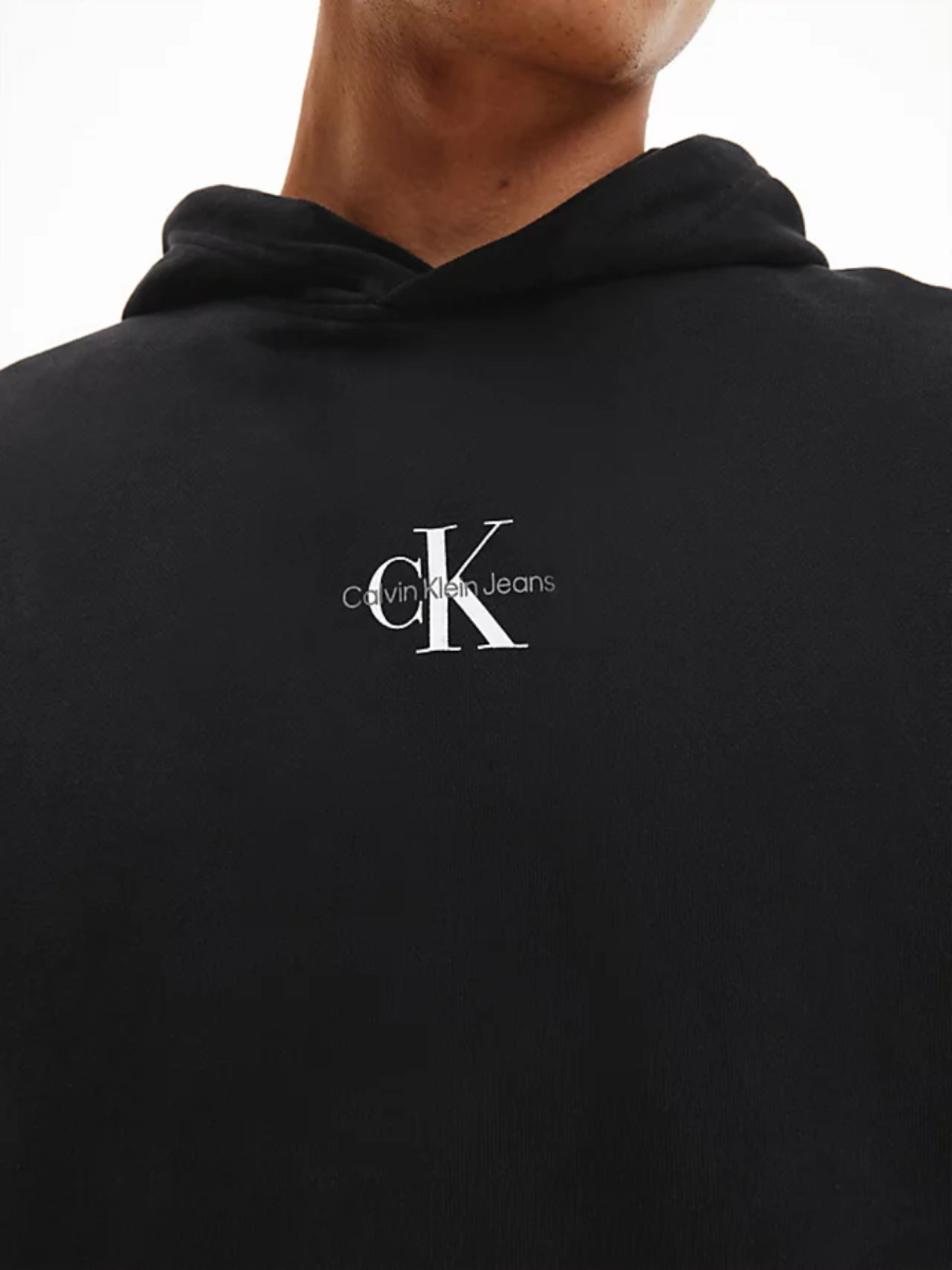 detail Calvin Klein pánska čierna mikina MICRO MONOLOGO