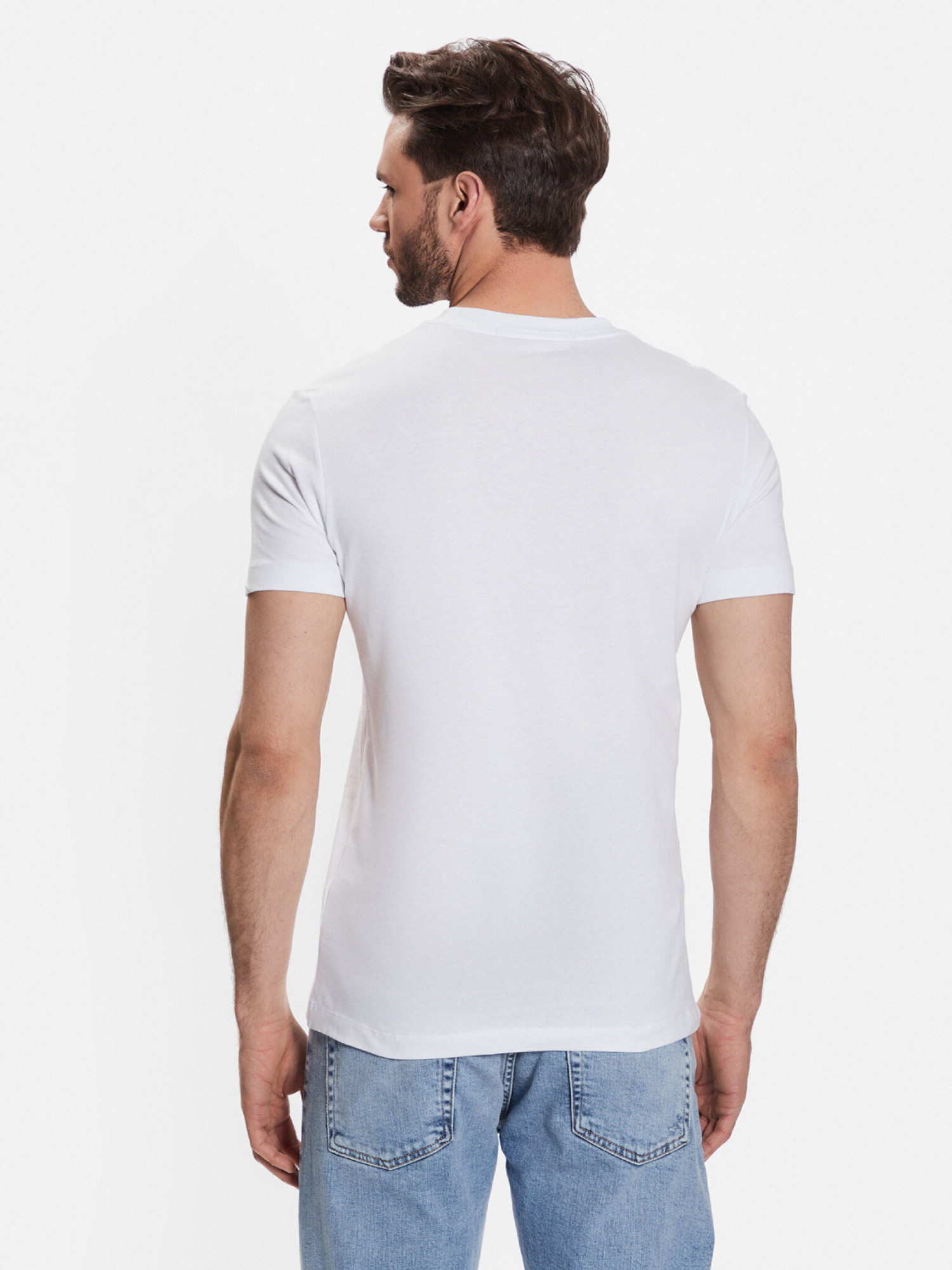 detail Calvin Klein pánske biele tričko