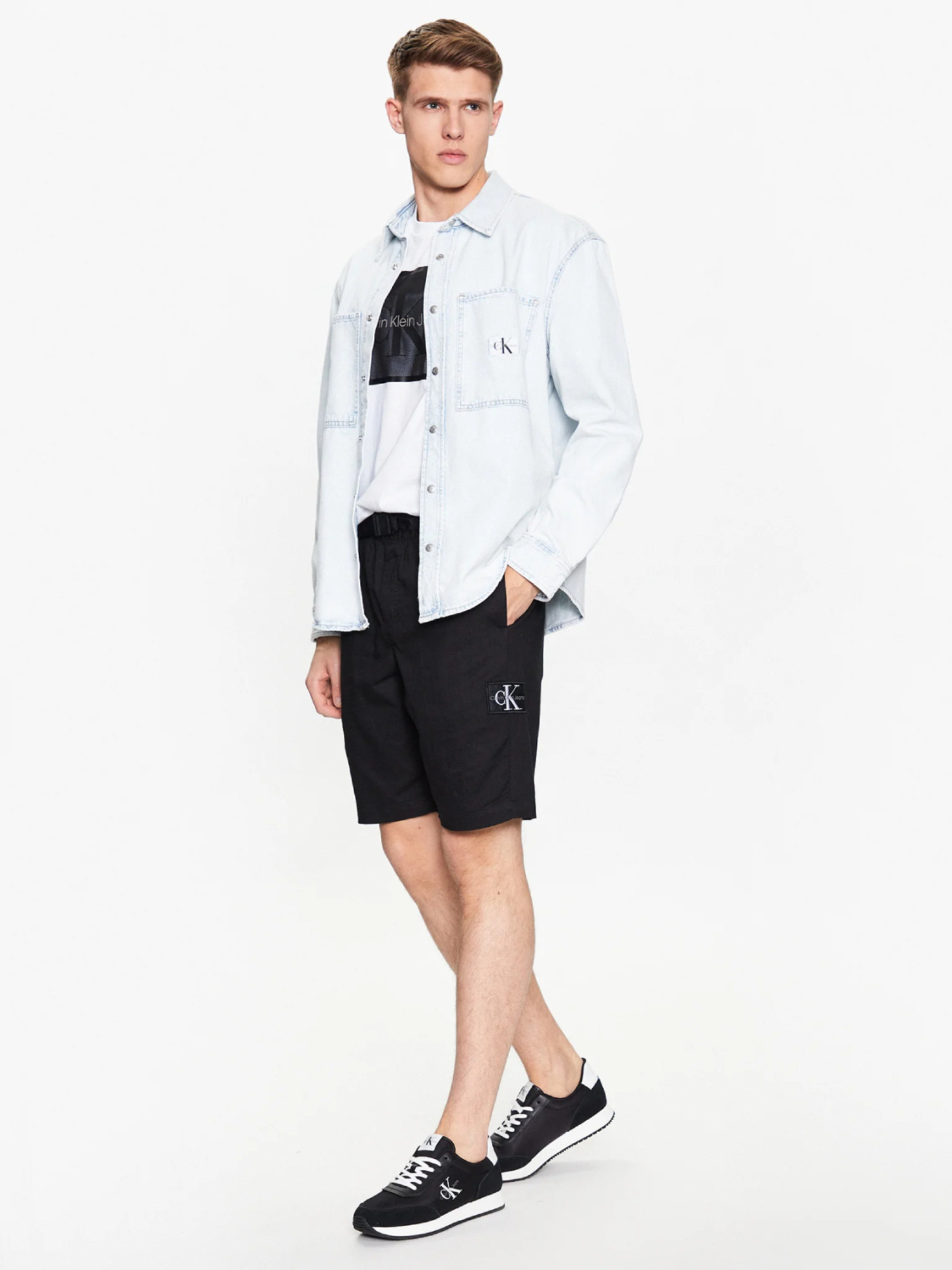 detail Calvin Klein pánske čierne látkové šortky
