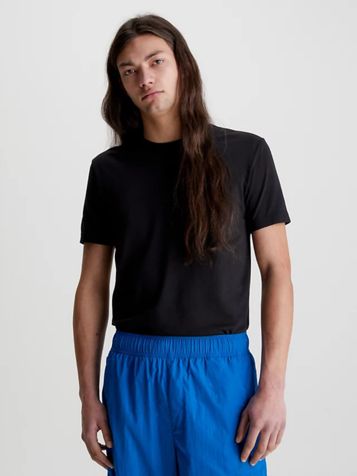 detail Calvin Klein pánske čierne tričko LOGO TAB