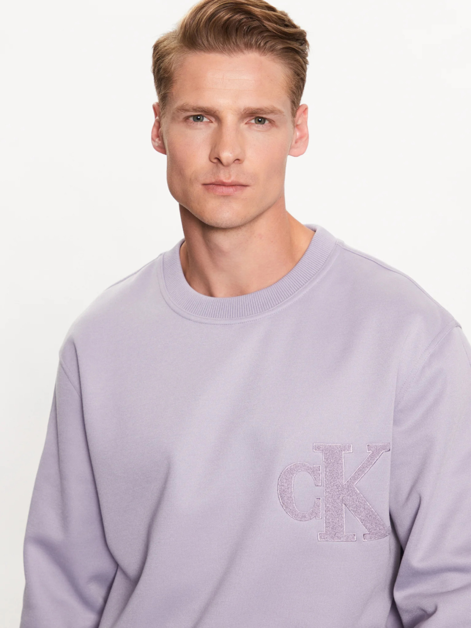 detail Calvin Klein pánská fialová mikina