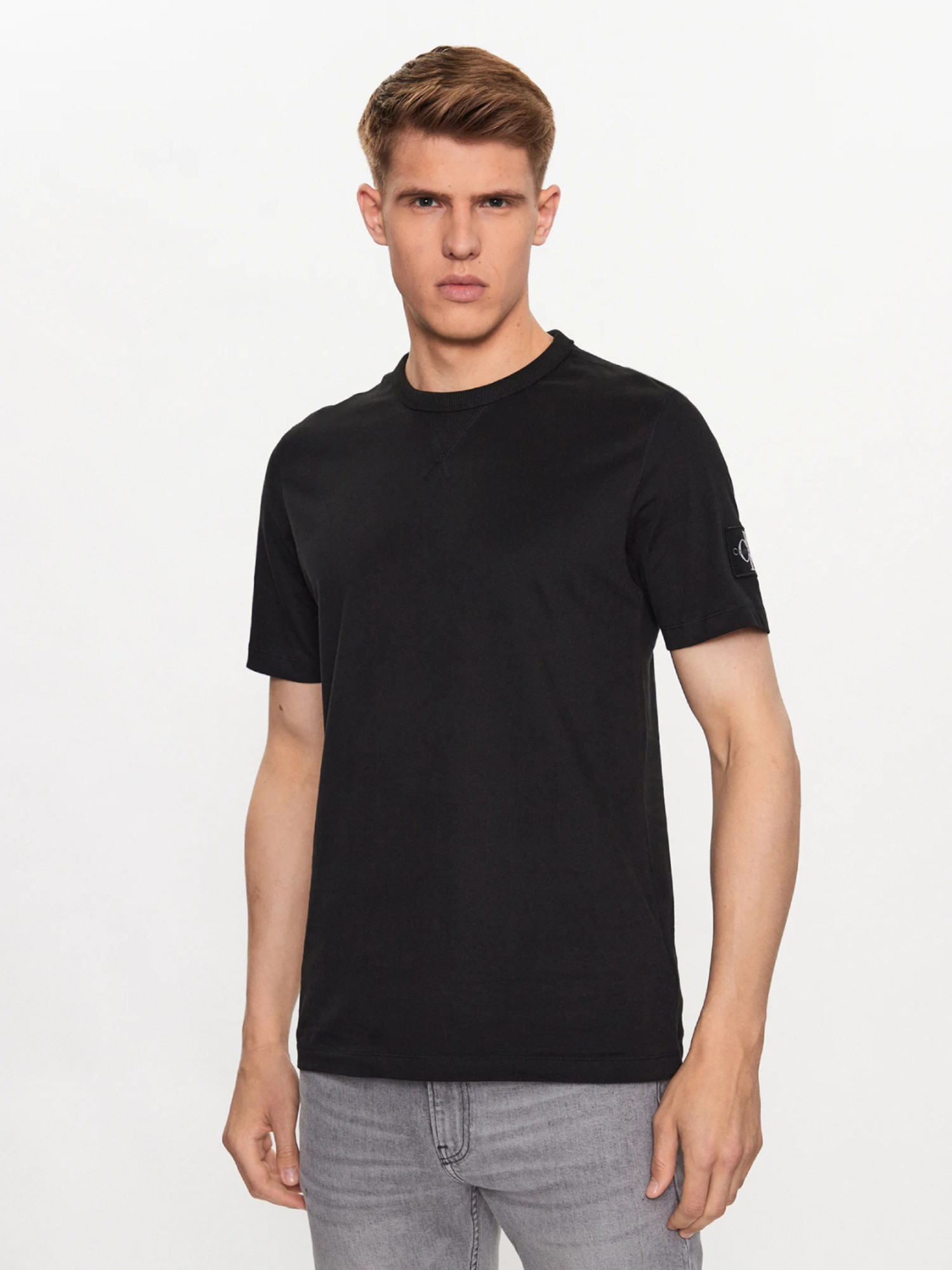 detail Calvin Klein pánske čierne tričko