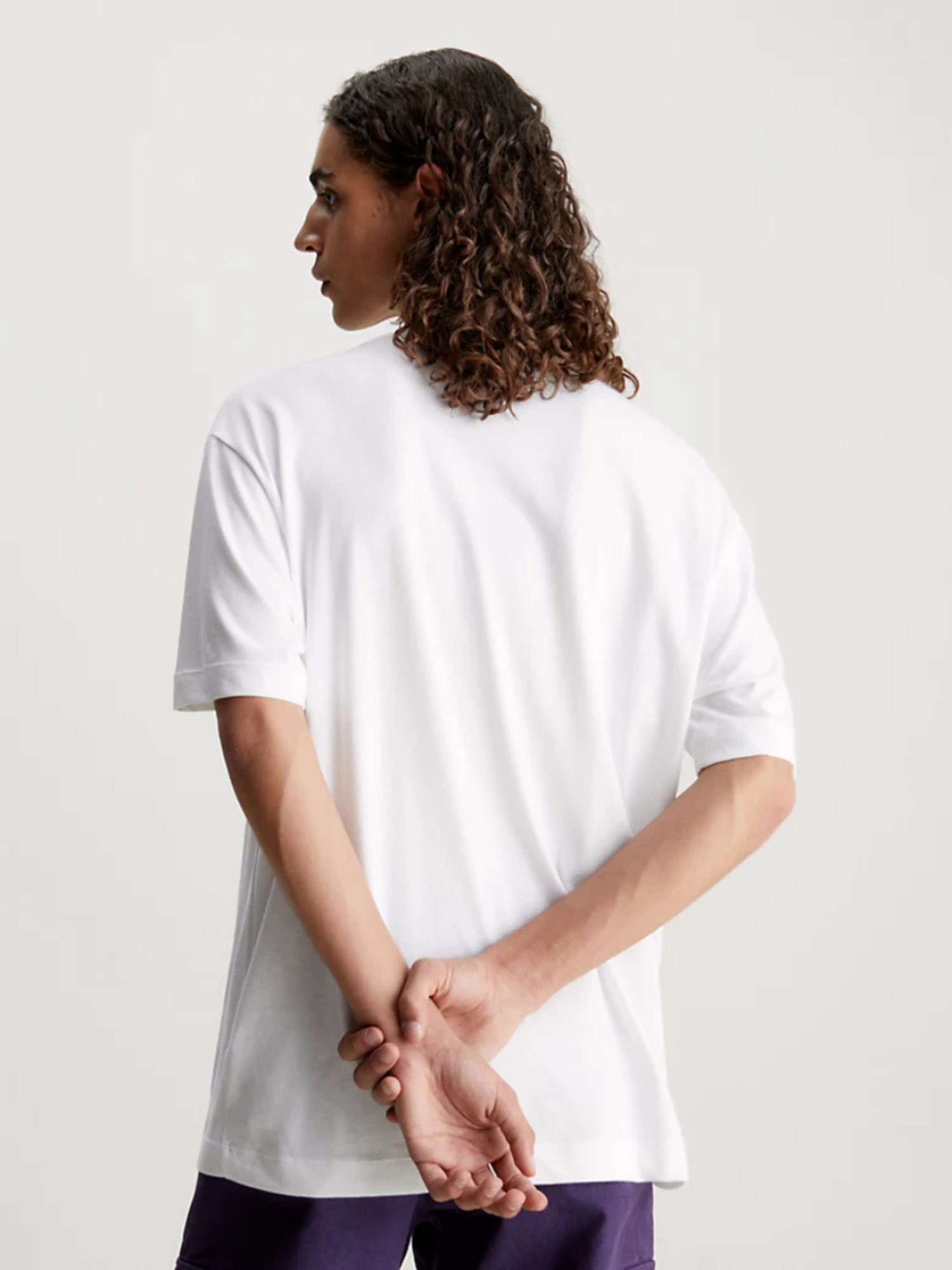 detail Calvin Klein pánské bílé tričko