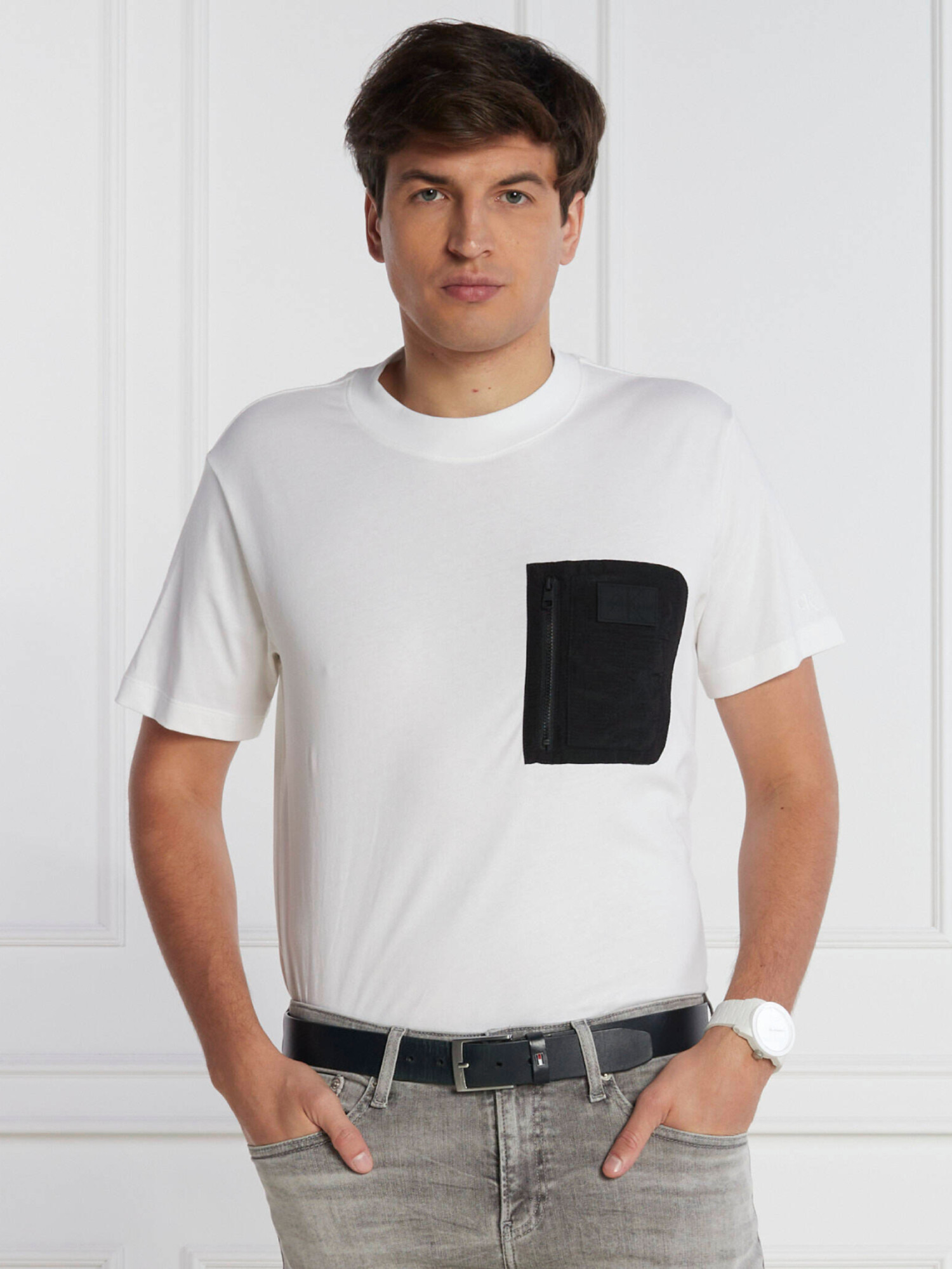 detail Calvin Klein pánské bílé tričko
