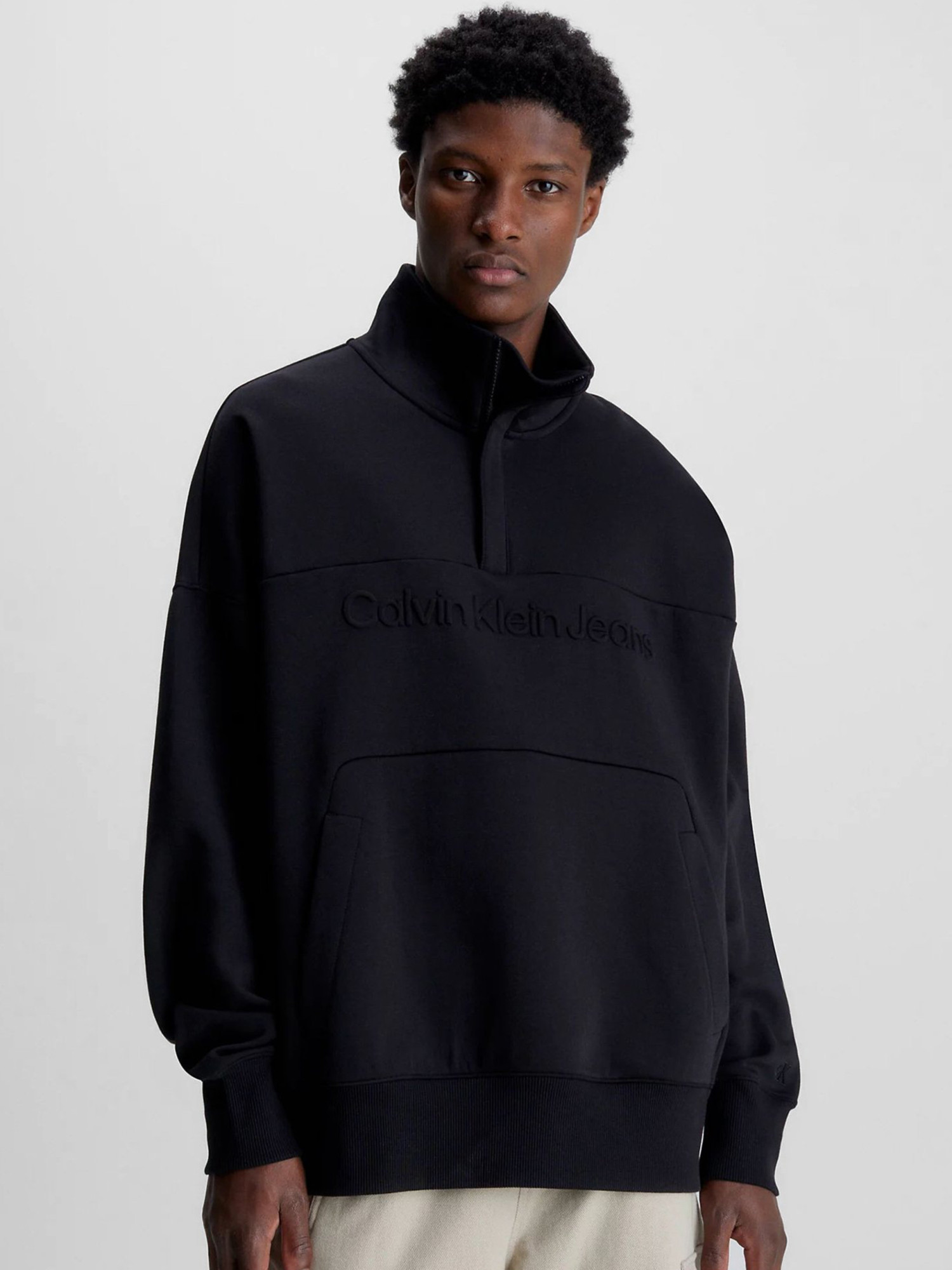 detail Calvin Klein pánská černá mikina