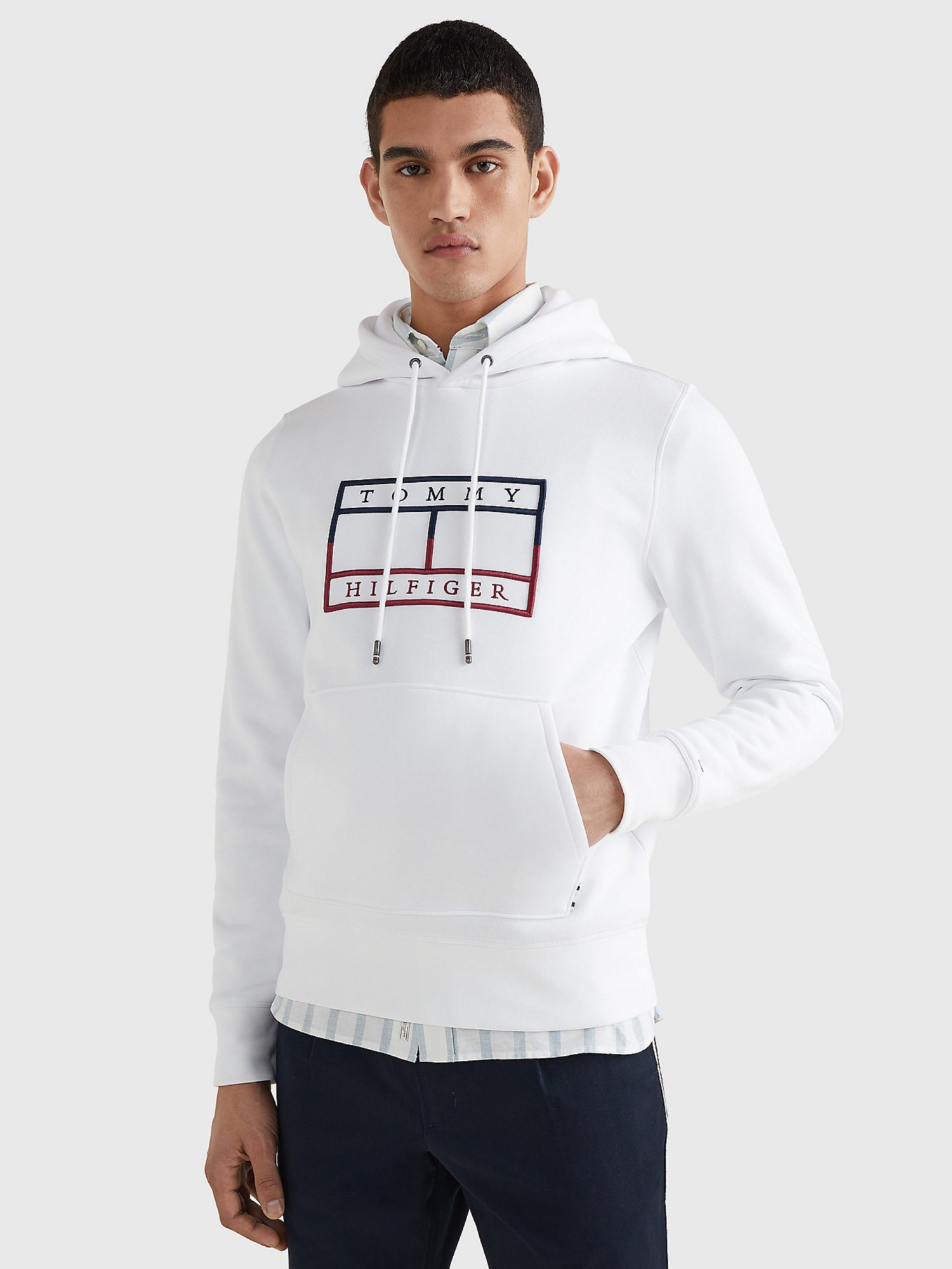 detail Tommy Hilfiger pánska biela mikina Flag