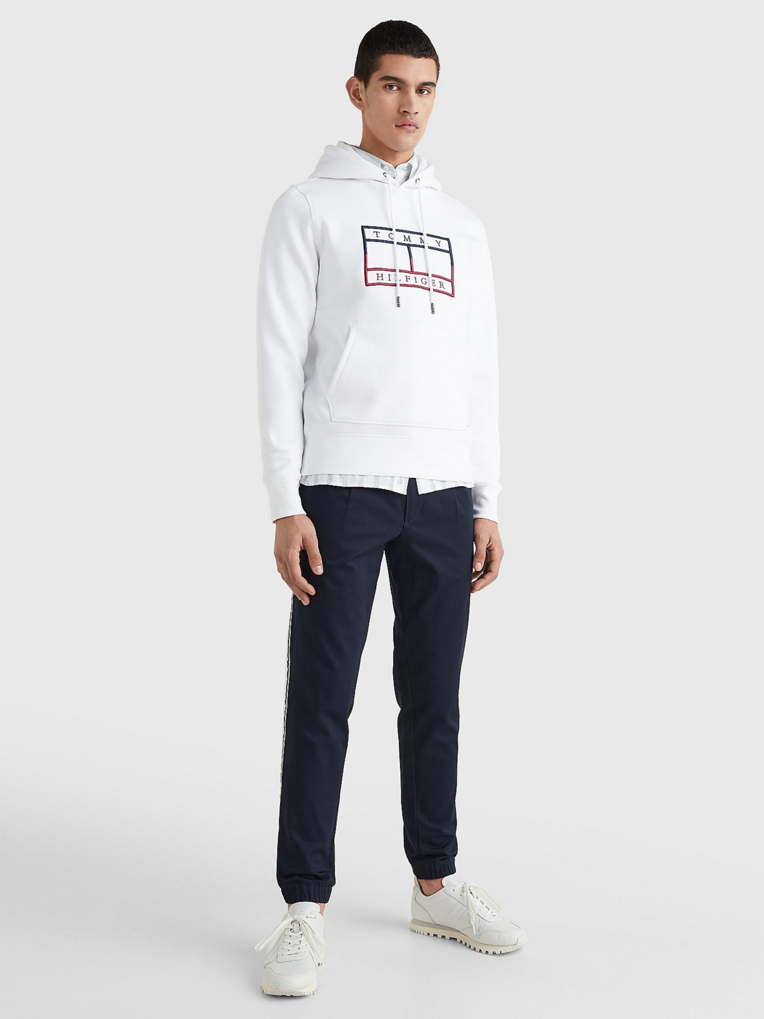 detail Tommy Hilfiger pánska biela mikina Flag
