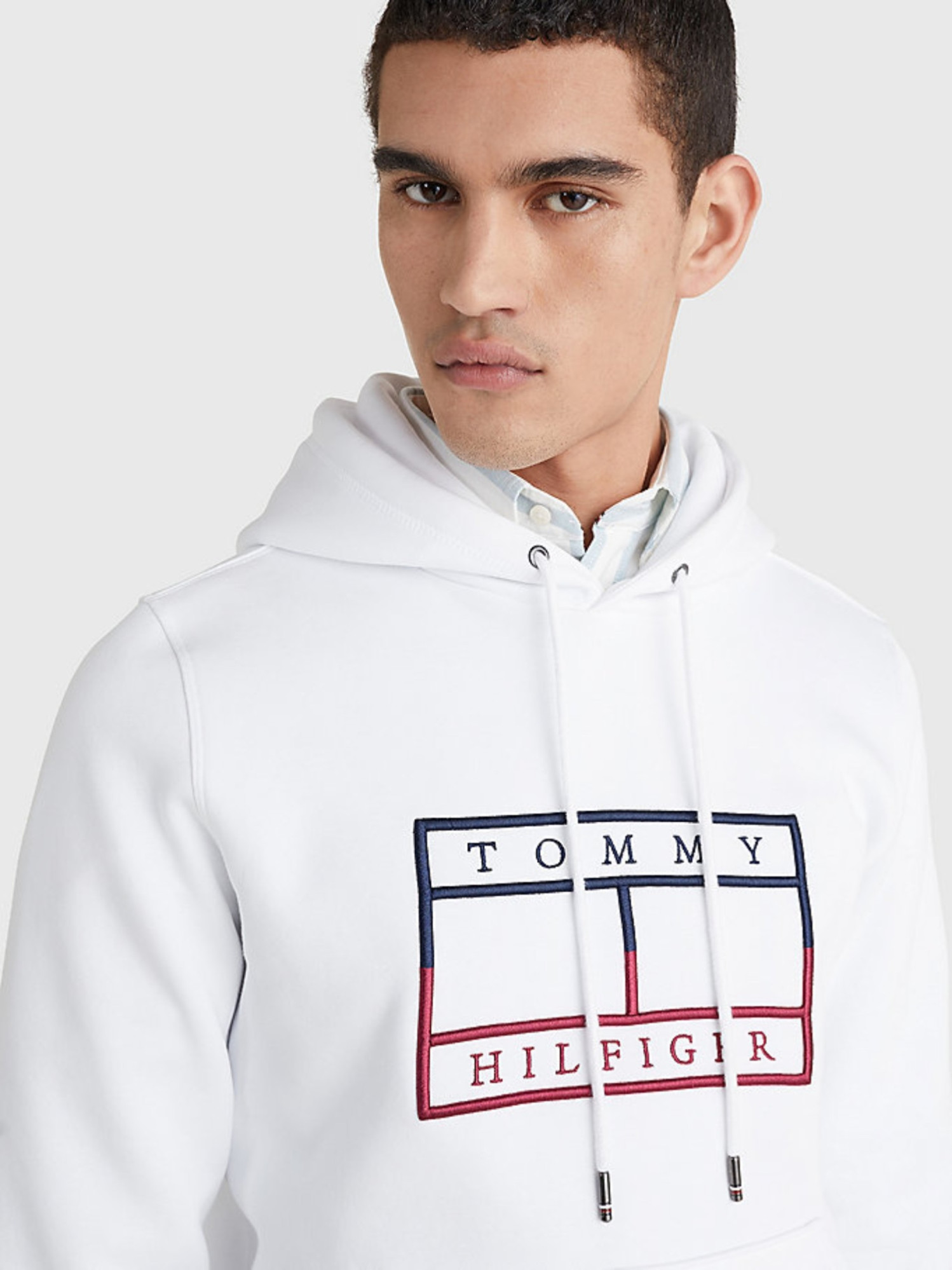 detail Tommy Hilfiger pánska biela mikina Flag