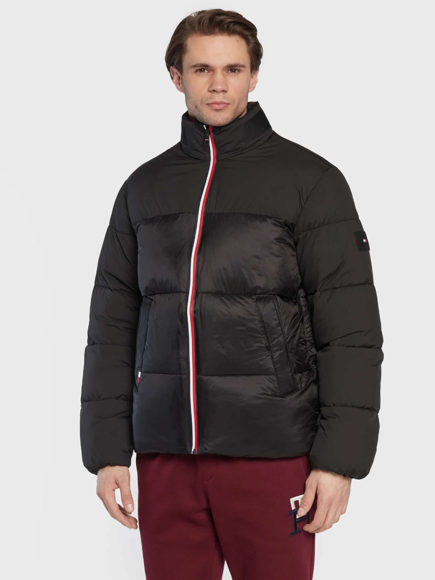 detail Tommy Hilfiger pánska čierna zimná bunda