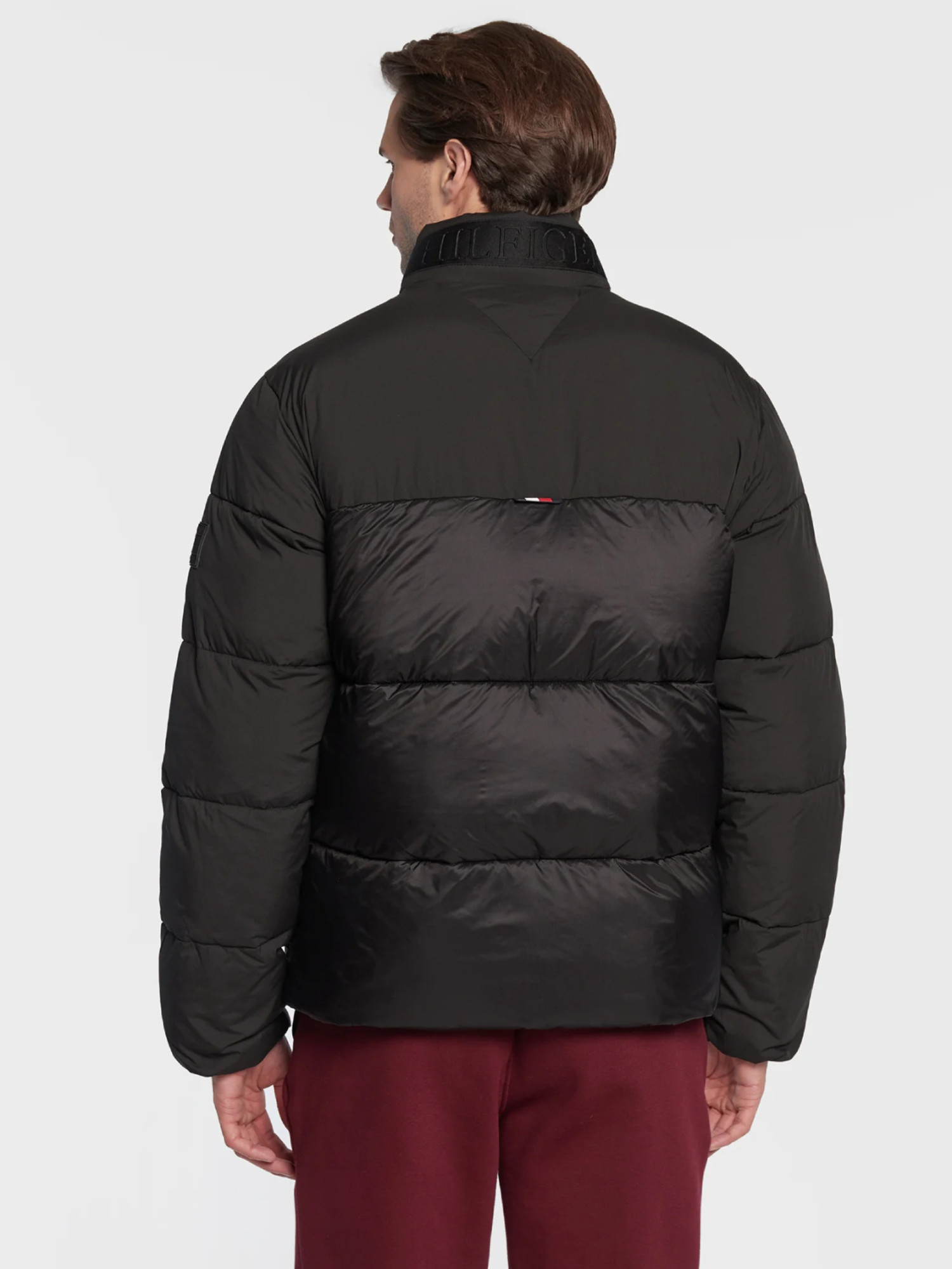 detail Tommy Hilfiger pánska čierna zimná bunda