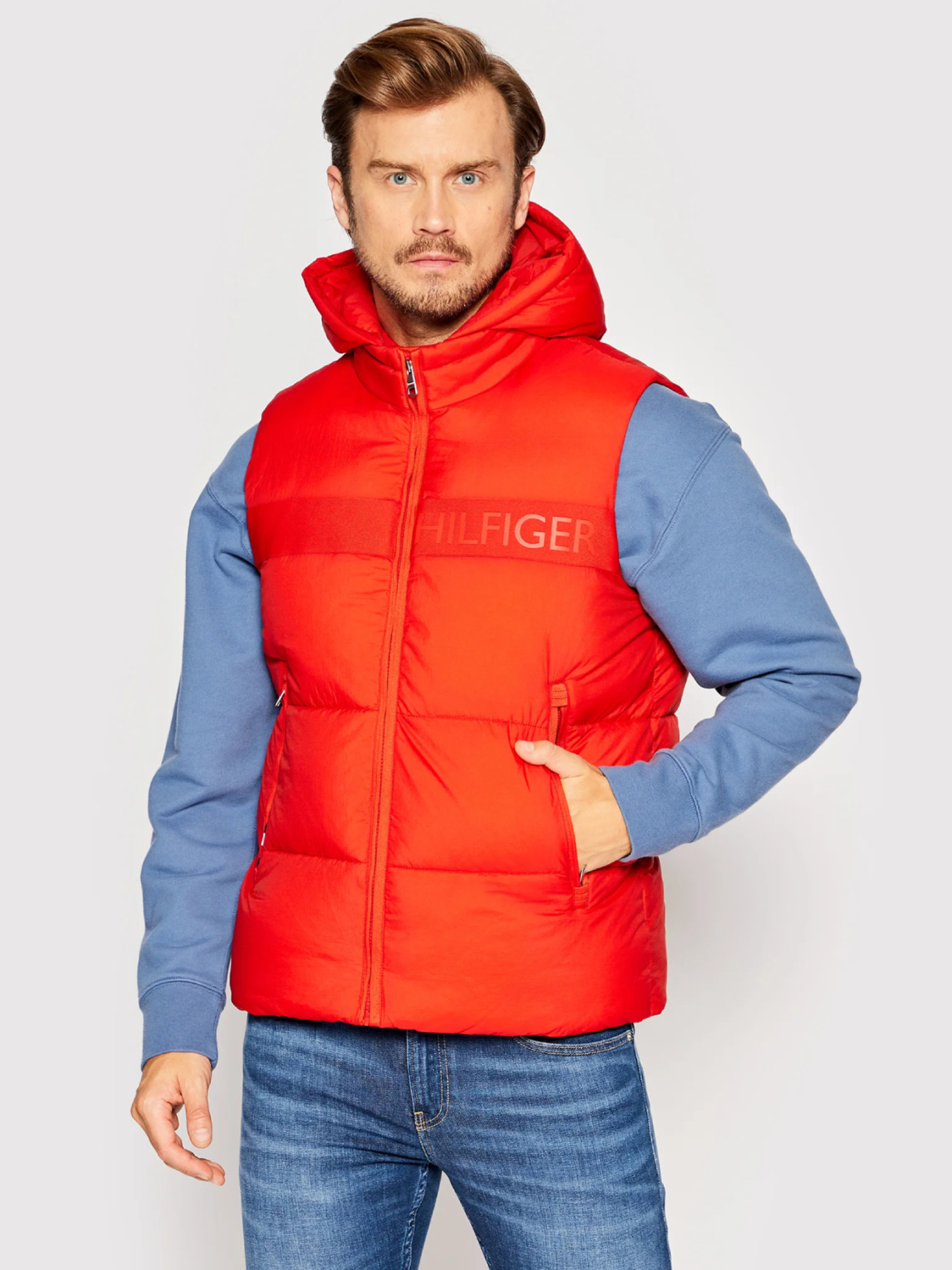 detail Tommy Hilfiger pánska červená vesta