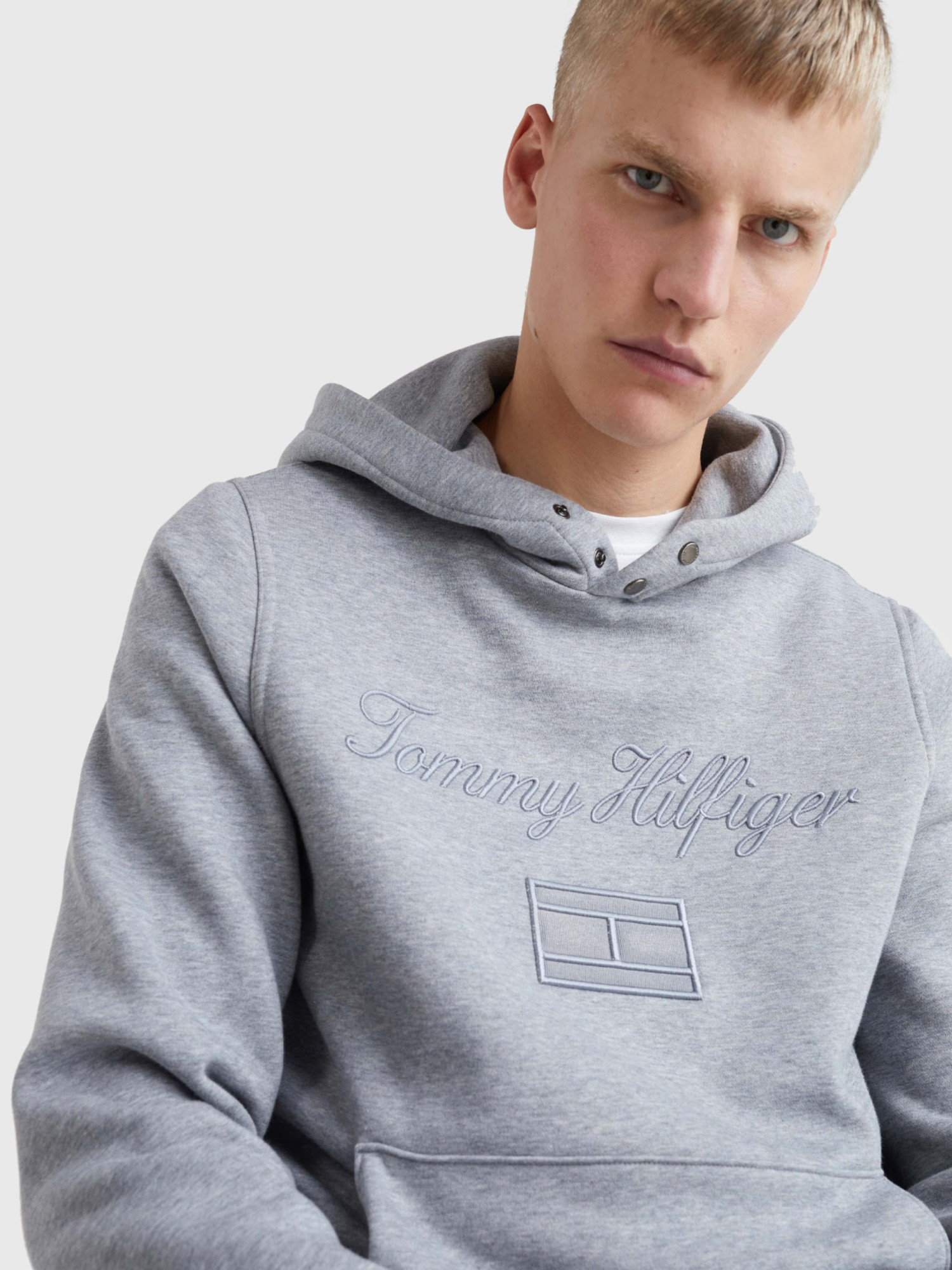 detail Tommy Hilfiger pánska šedá mikina