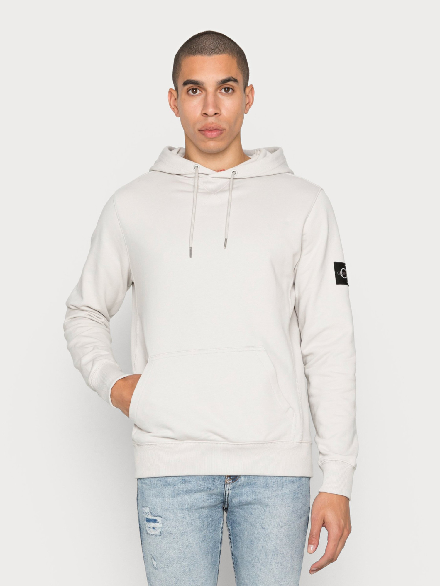 detail Calvin Klein pánska šedá mikina