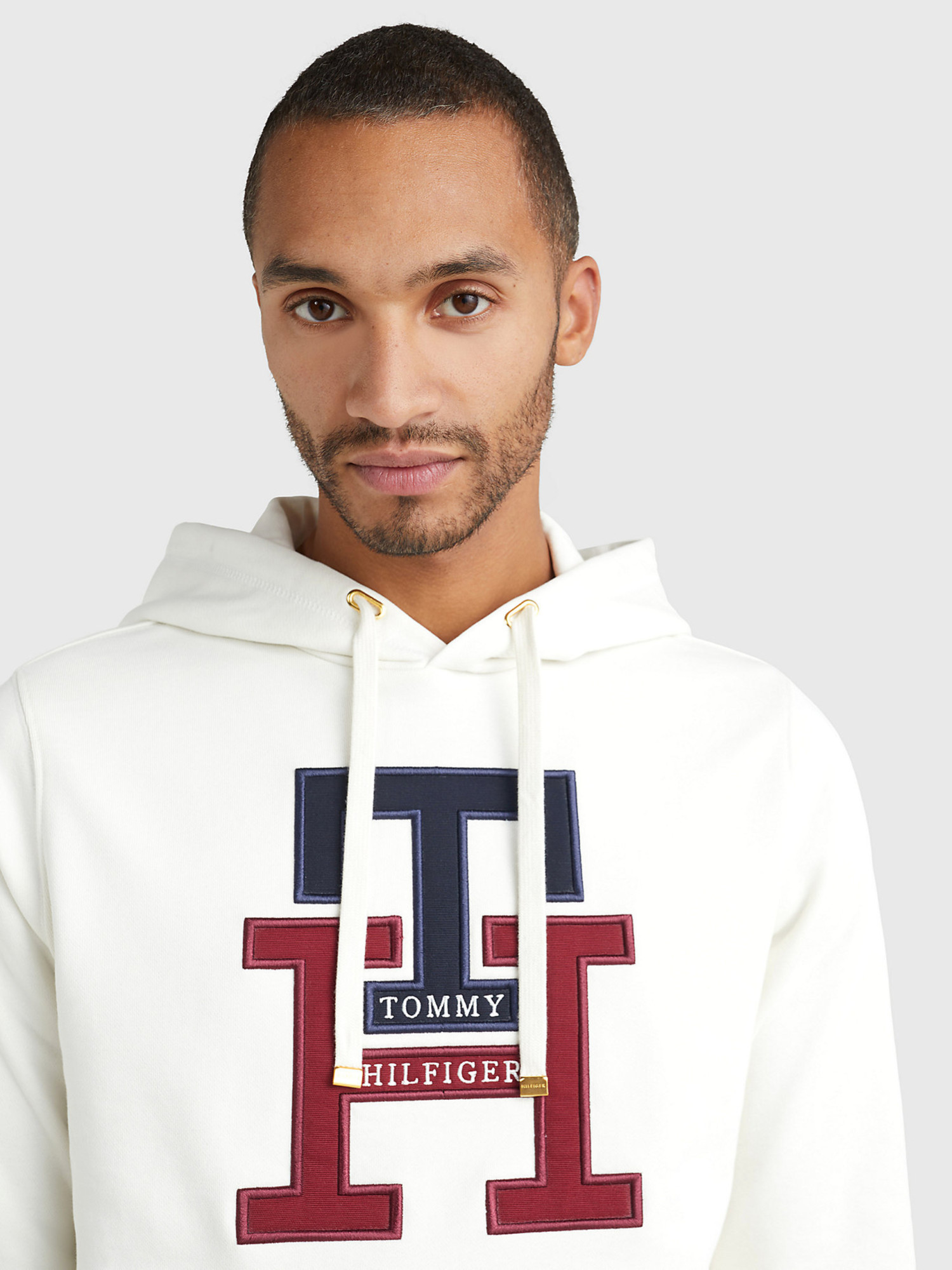 detail Tommy Hilfiger pánska biela mikina