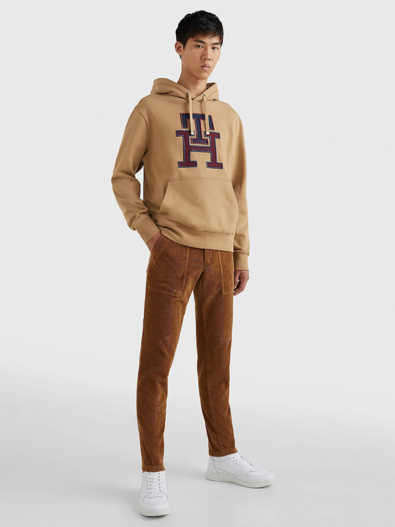 detail Tommy Hilfiger pánska hnedá mikina