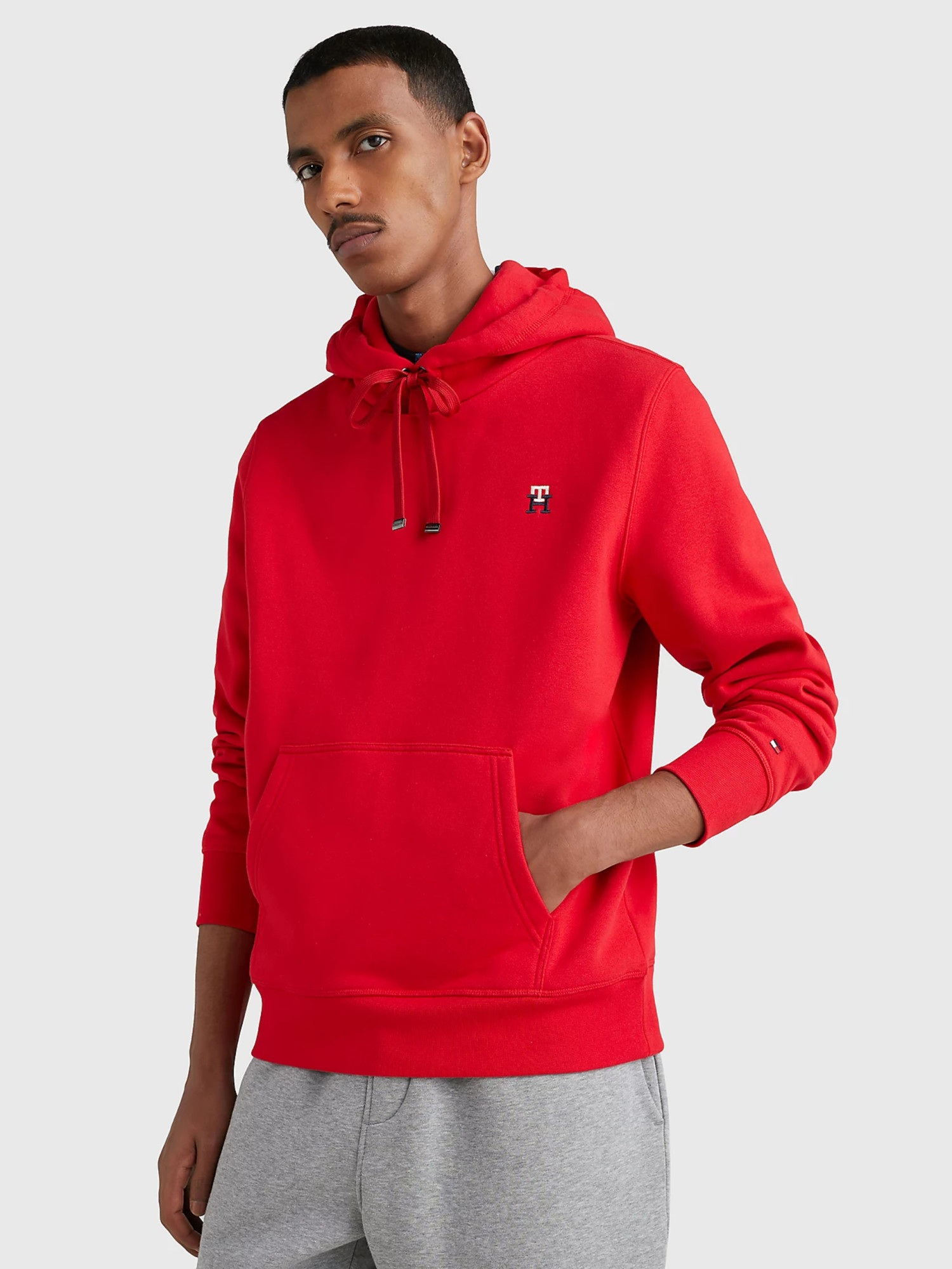 detail Tommy Hilfiger pánska červená mikina
