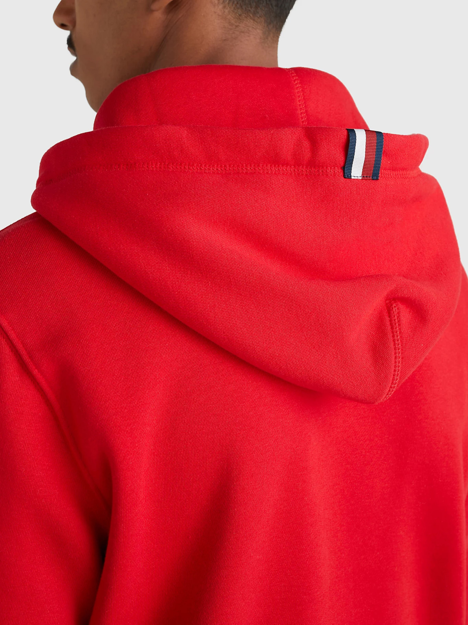 detail Tommy Hilfiger pánska červená mikina