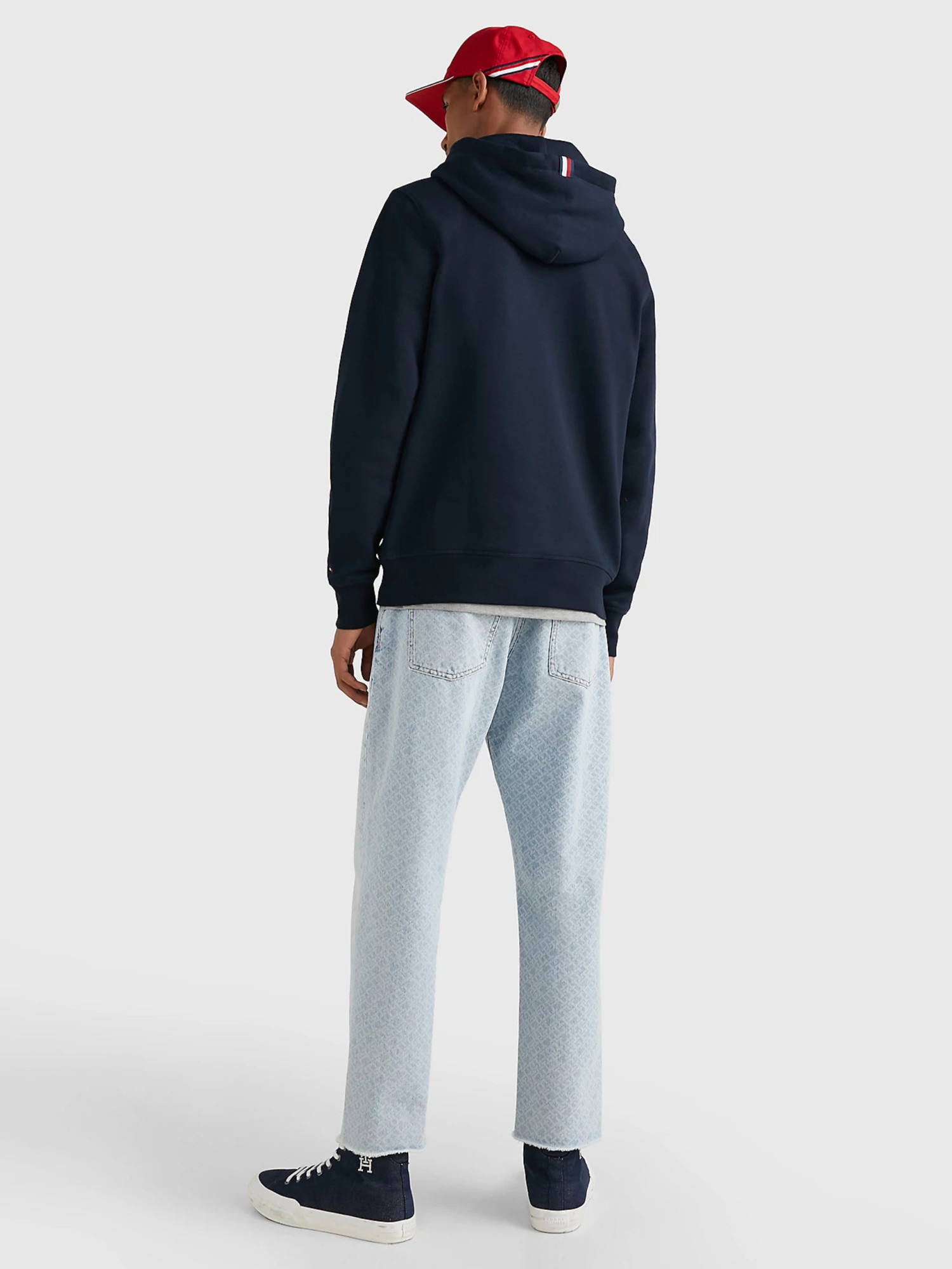 detail Tommy Hilfiger pánska tmavo modrá mikina