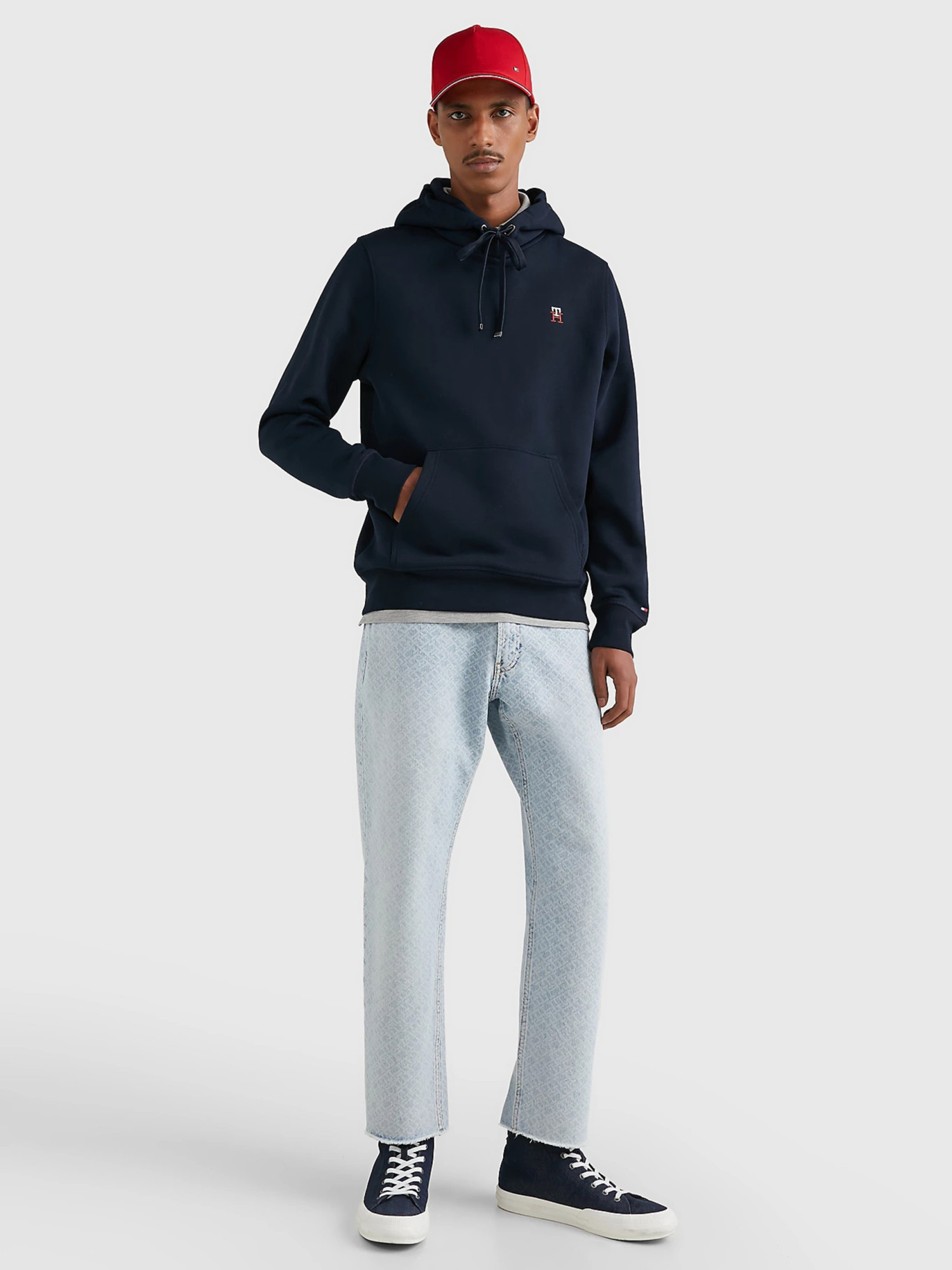 detail Tommy Hilfiger pánska tmavo modrá mikina