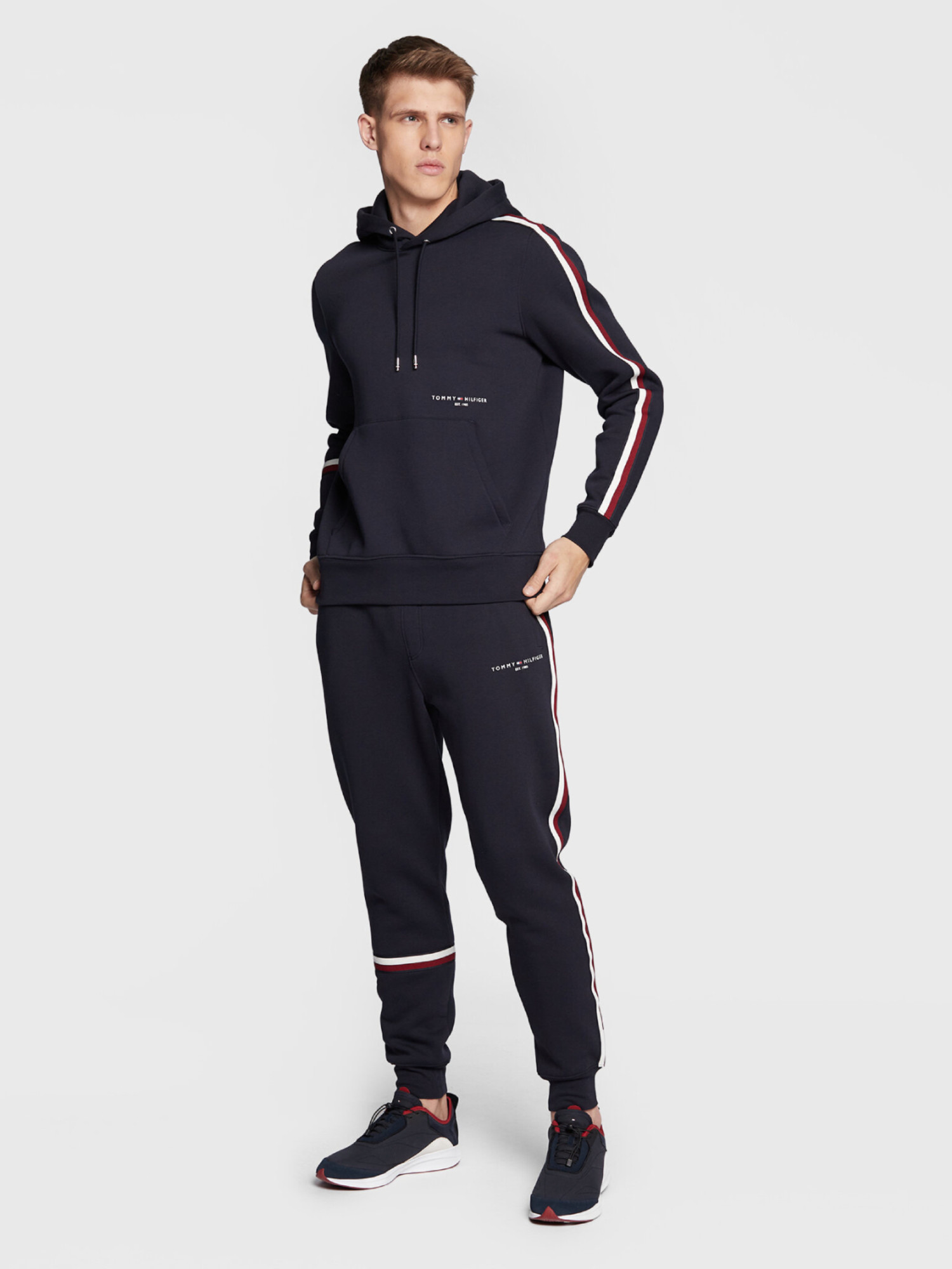 detail Tommy Hilfiger pánska tmavo modrá mikina