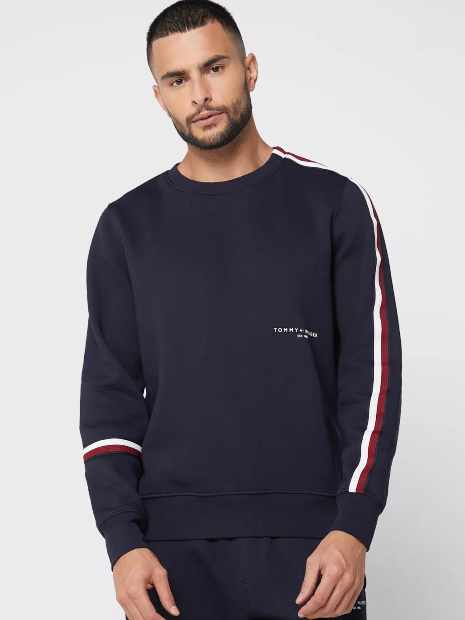 detail Tommy Hilfiger pánska tmavo modrá mikina