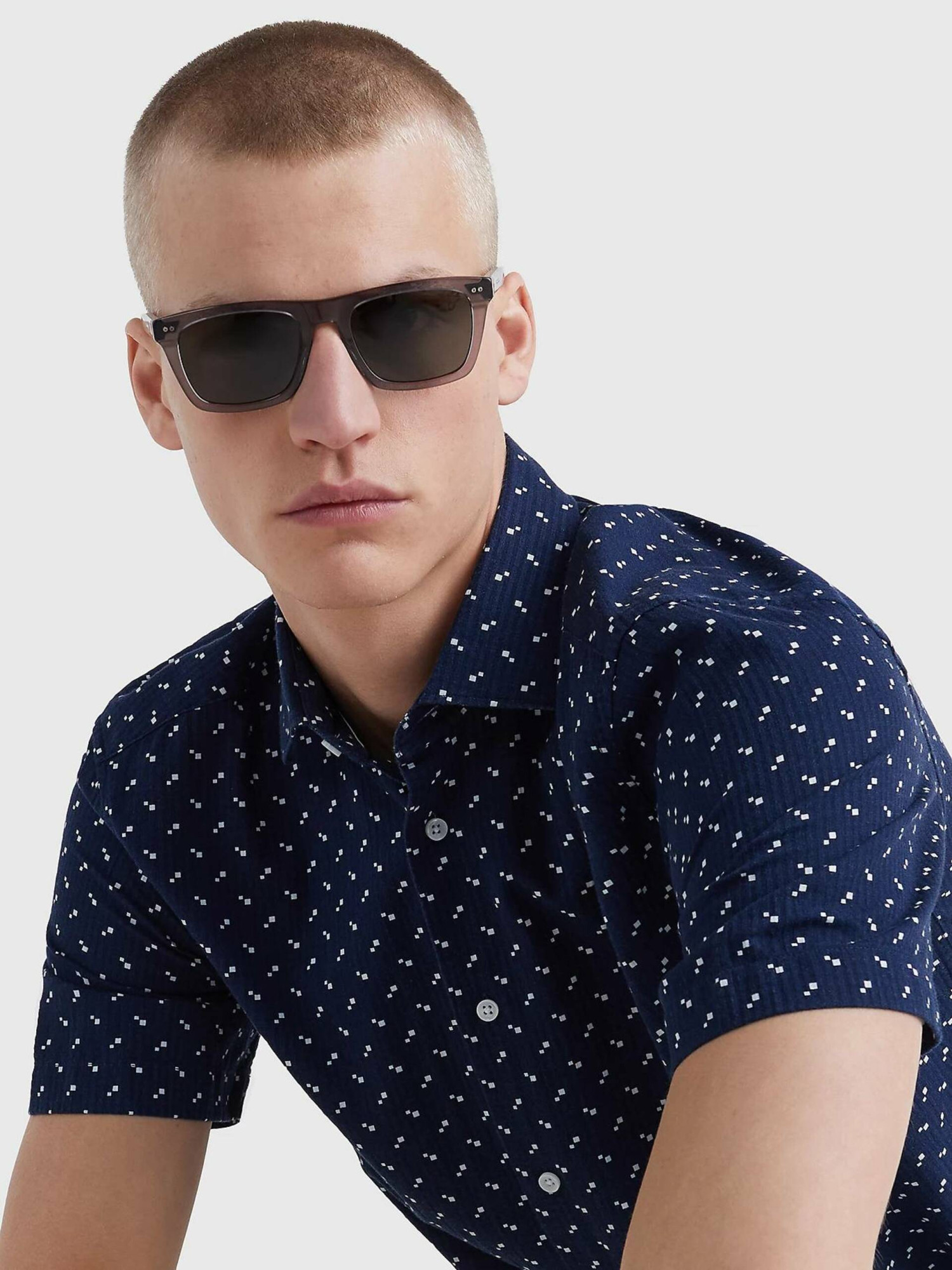 detail Tommy Hilfiger pánska modrá košeľa s krátkym rukávom Print