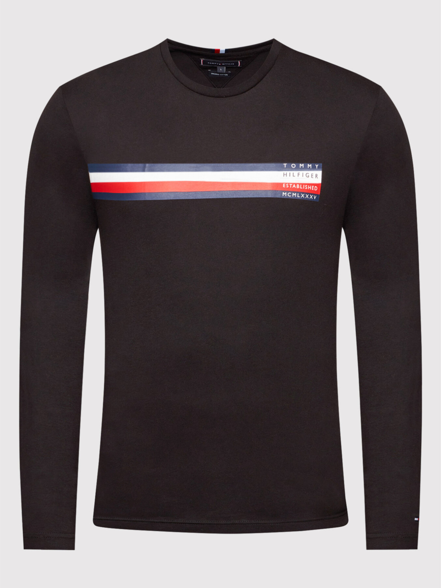detail Tommy Hilfiger pánske čierne tričko s dlhým rukávom